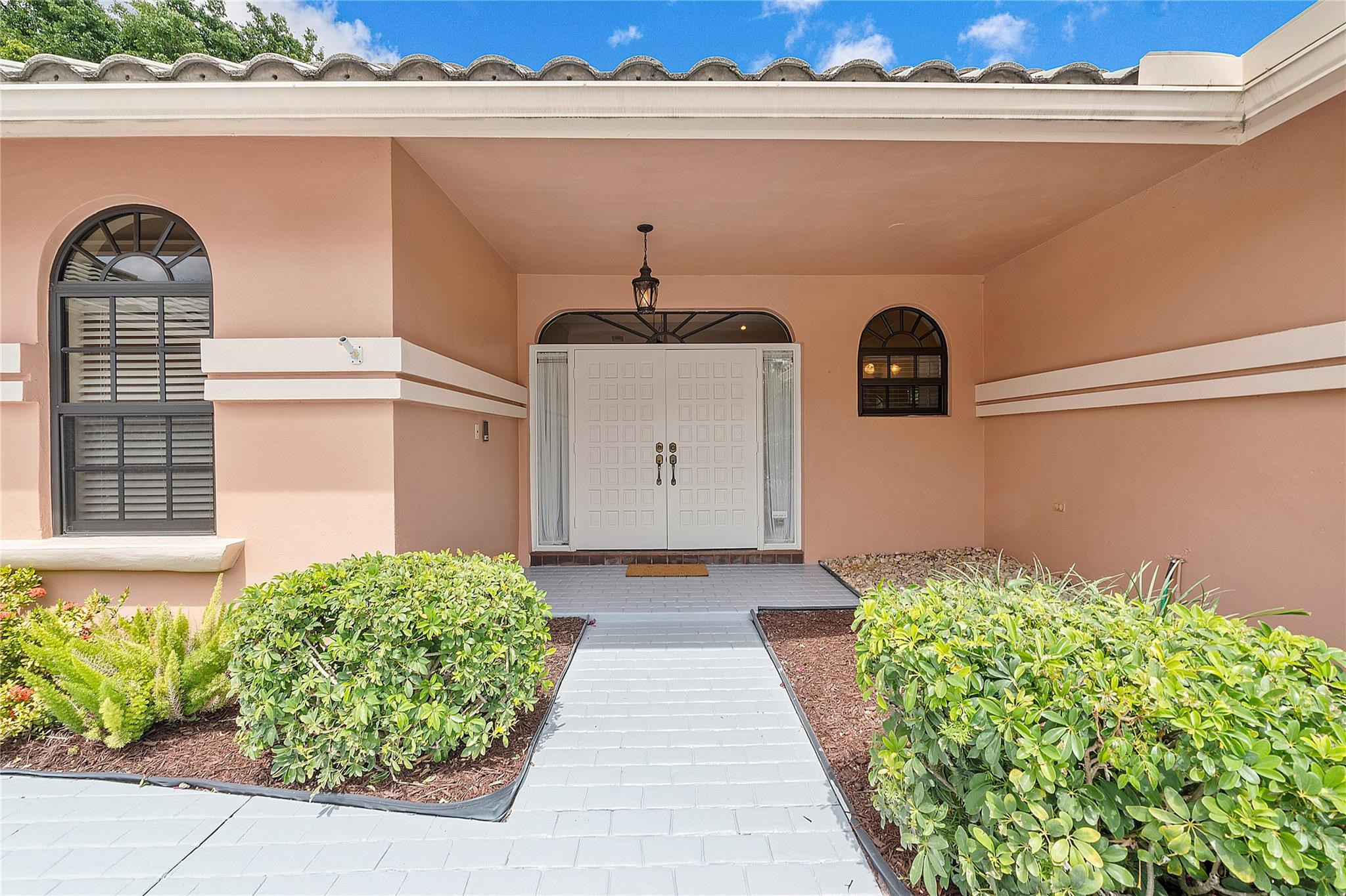 10290 Camelback Lane