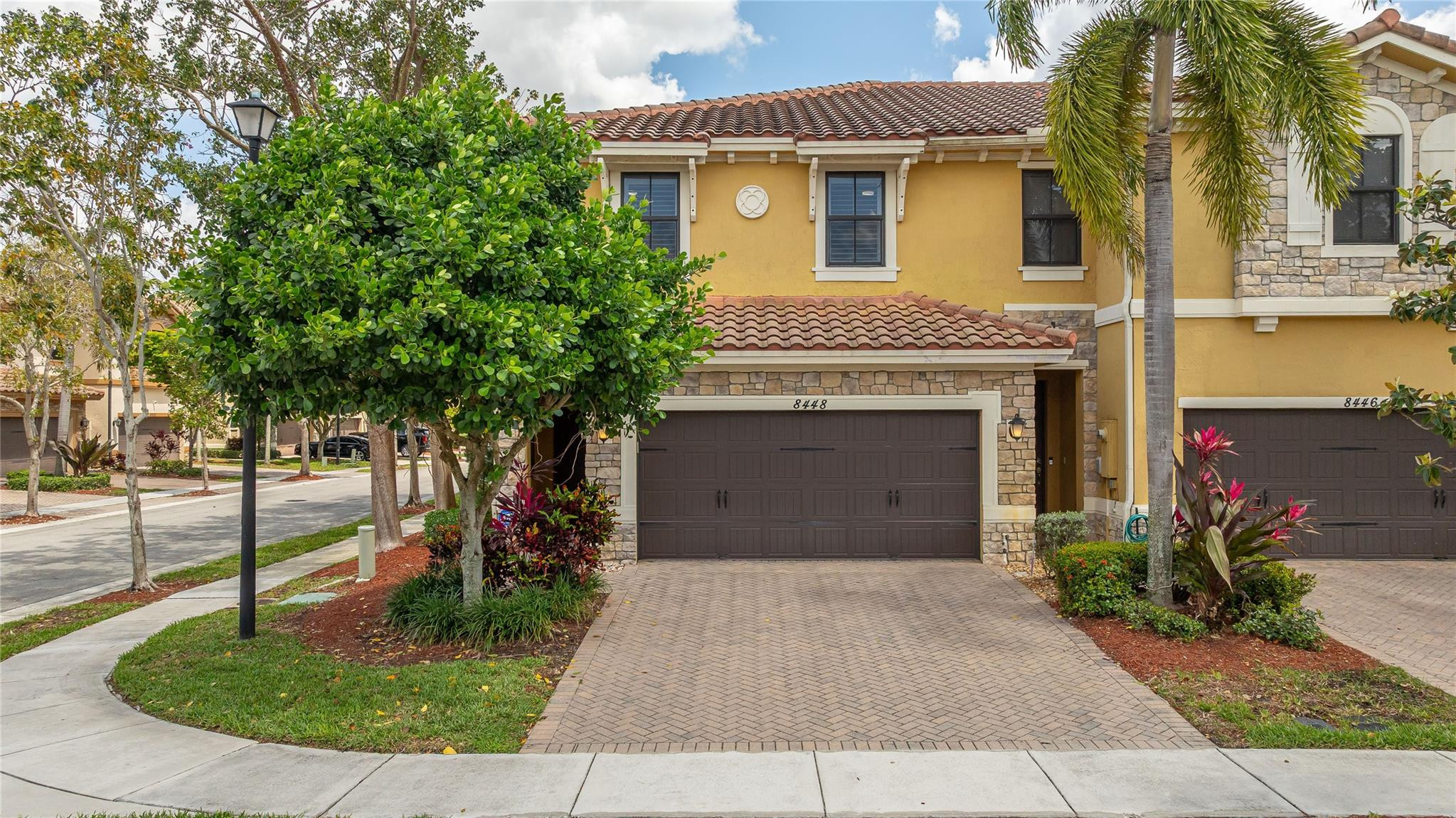 8448 Lakeview Trail