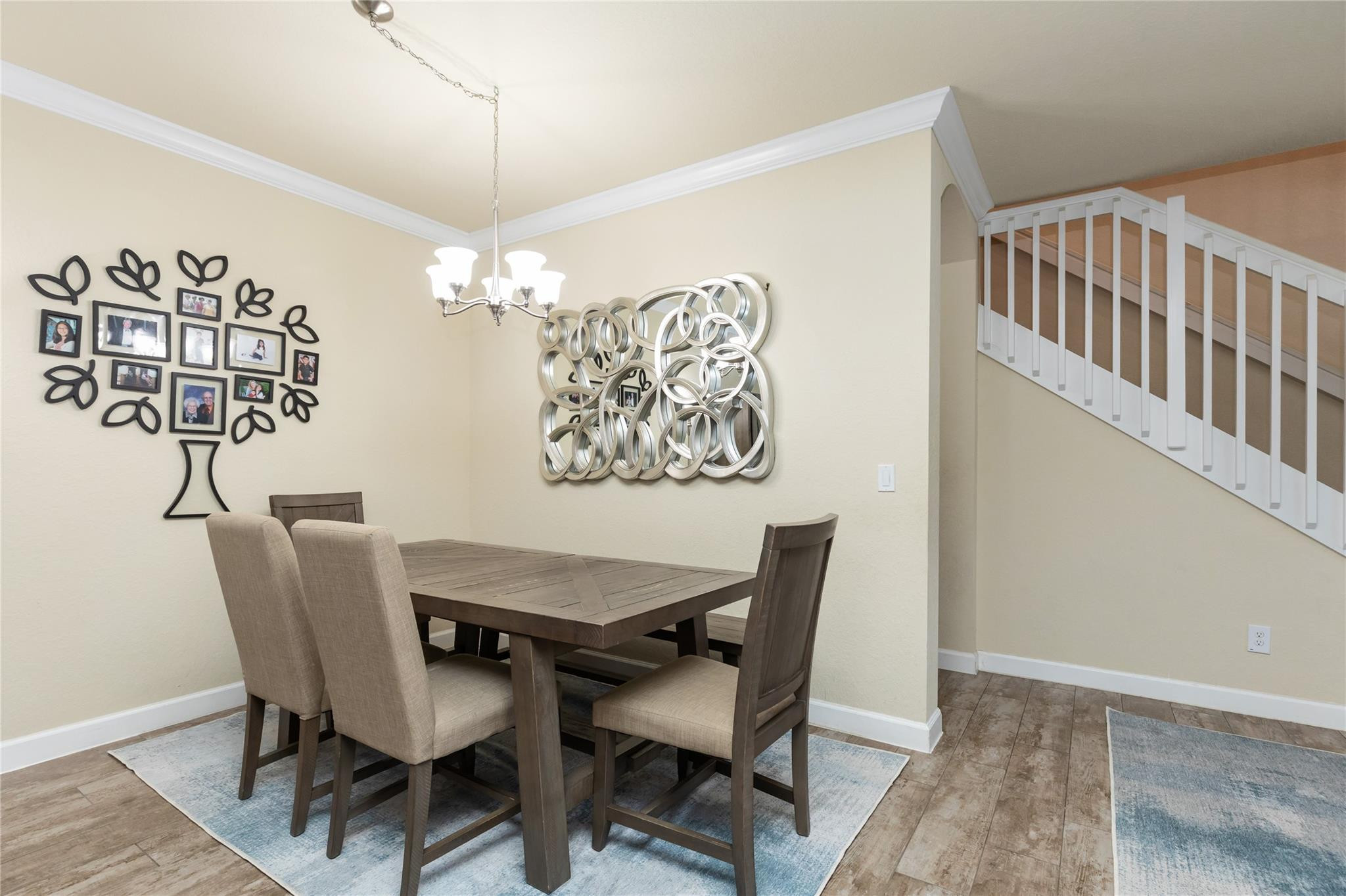 8448 Lakeview Trail