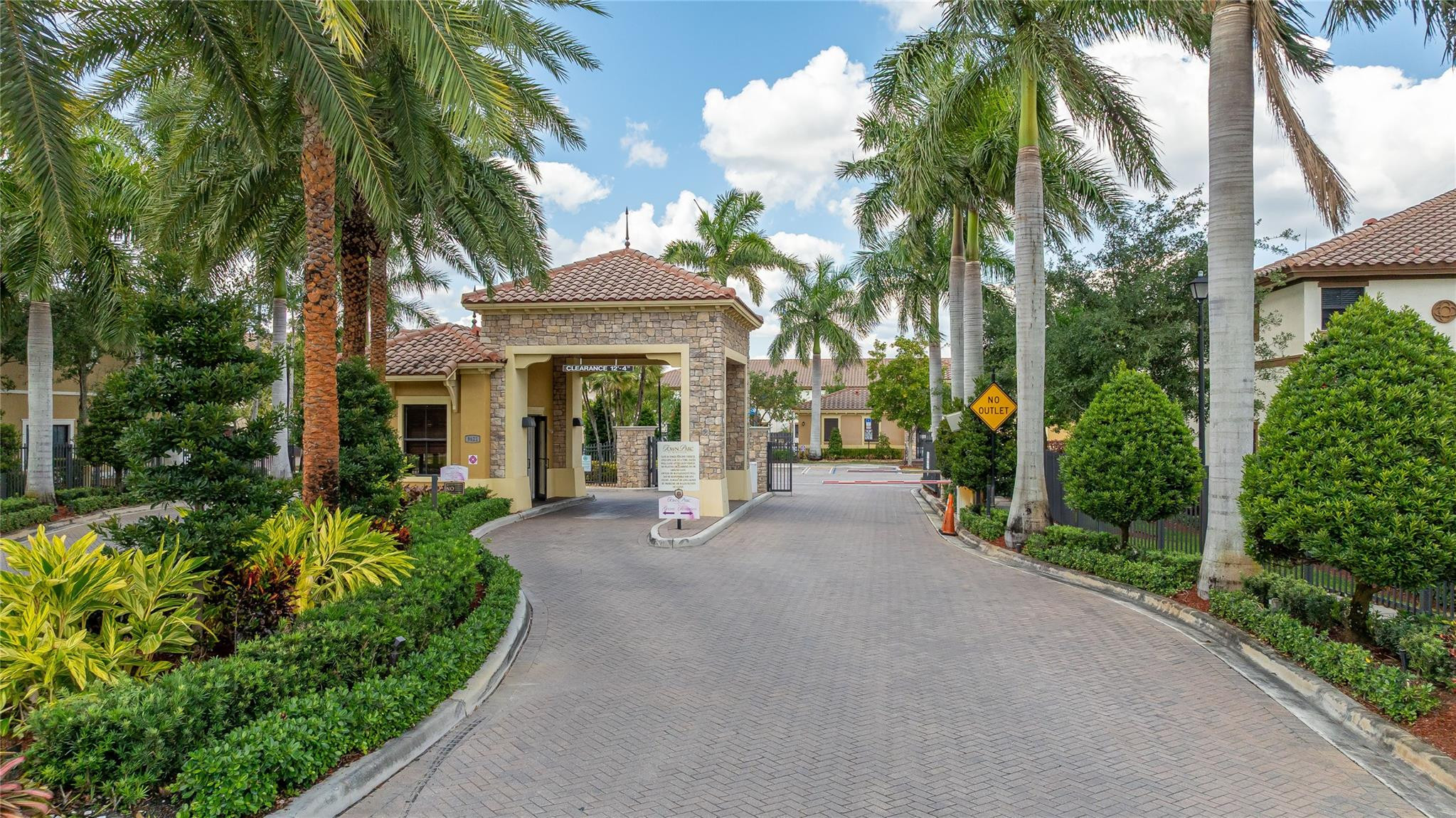 8448 Lakeview Trail