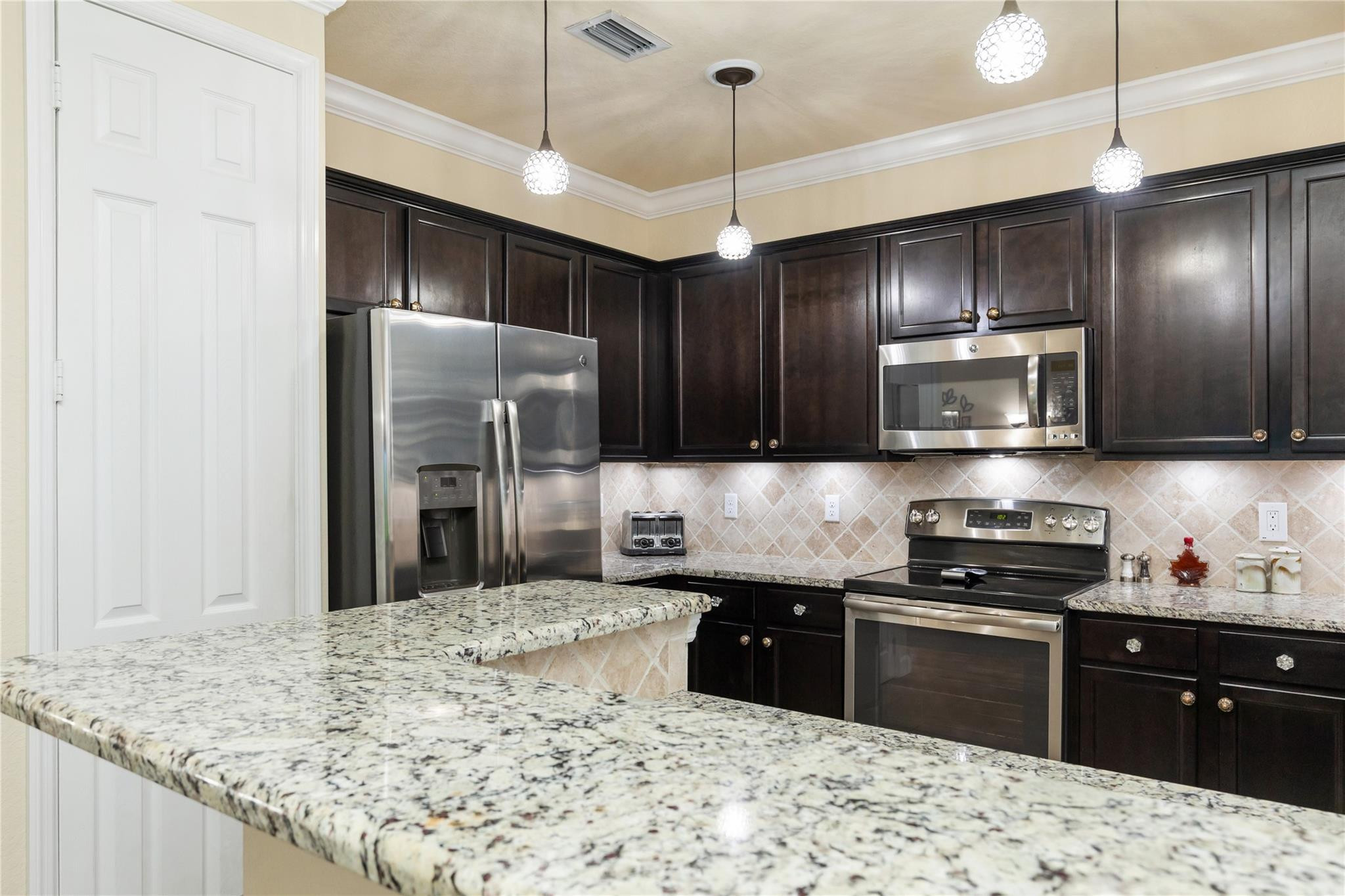 8448 Lakeview Trail