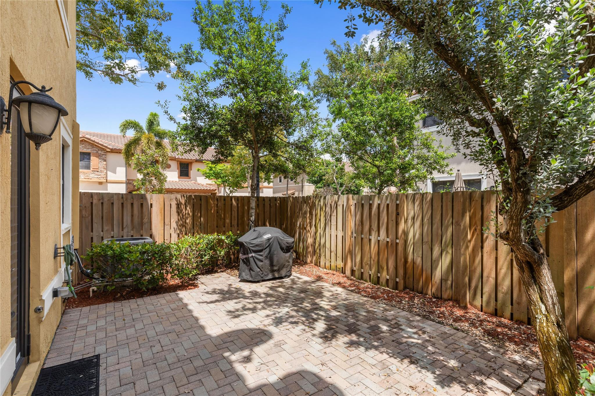 8448 Lakeview Trail