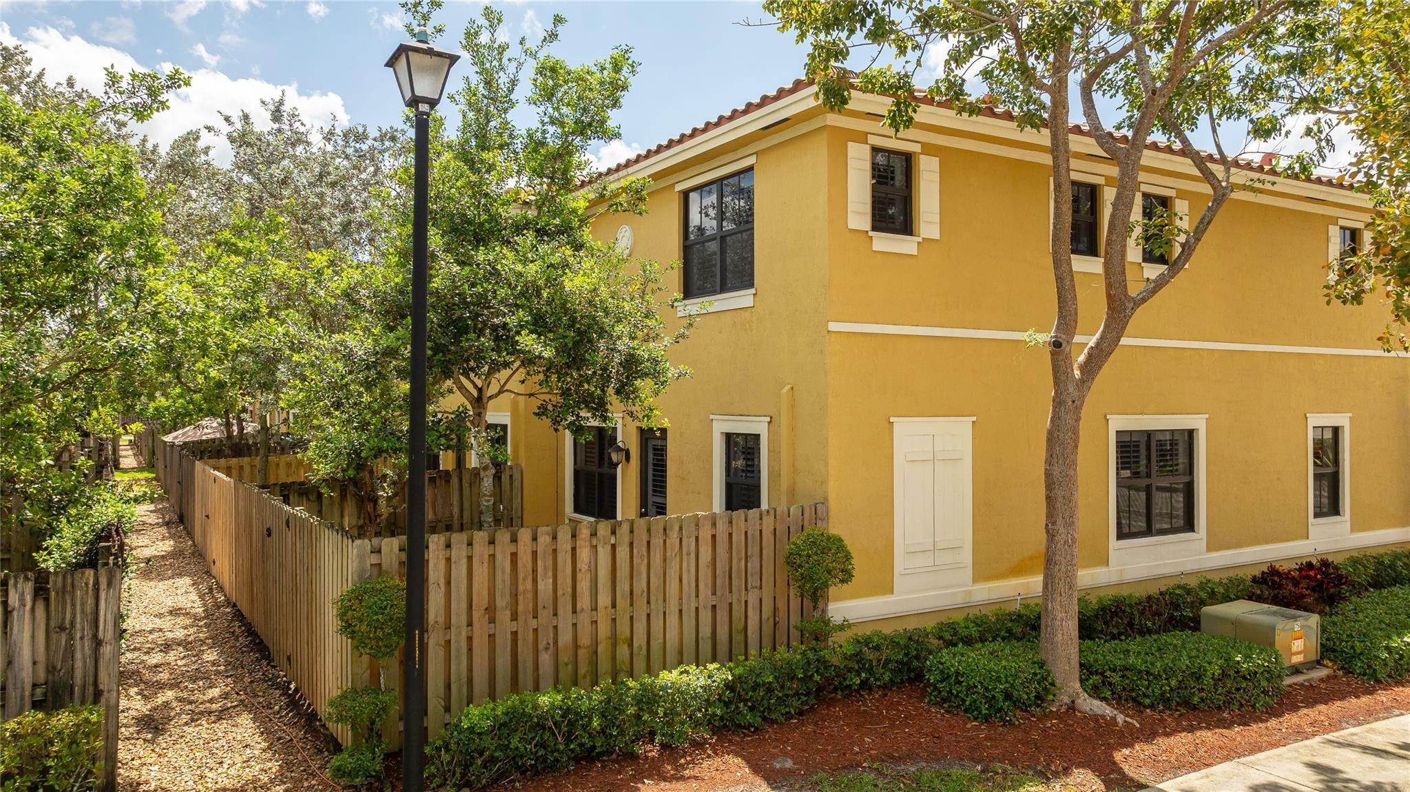 8448 Lakeview Trail