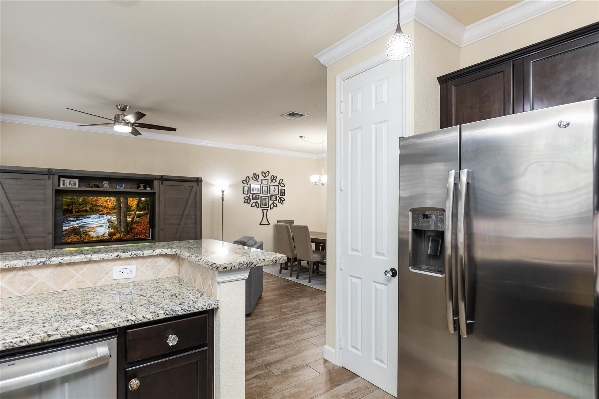 8448 Lakeview Trail