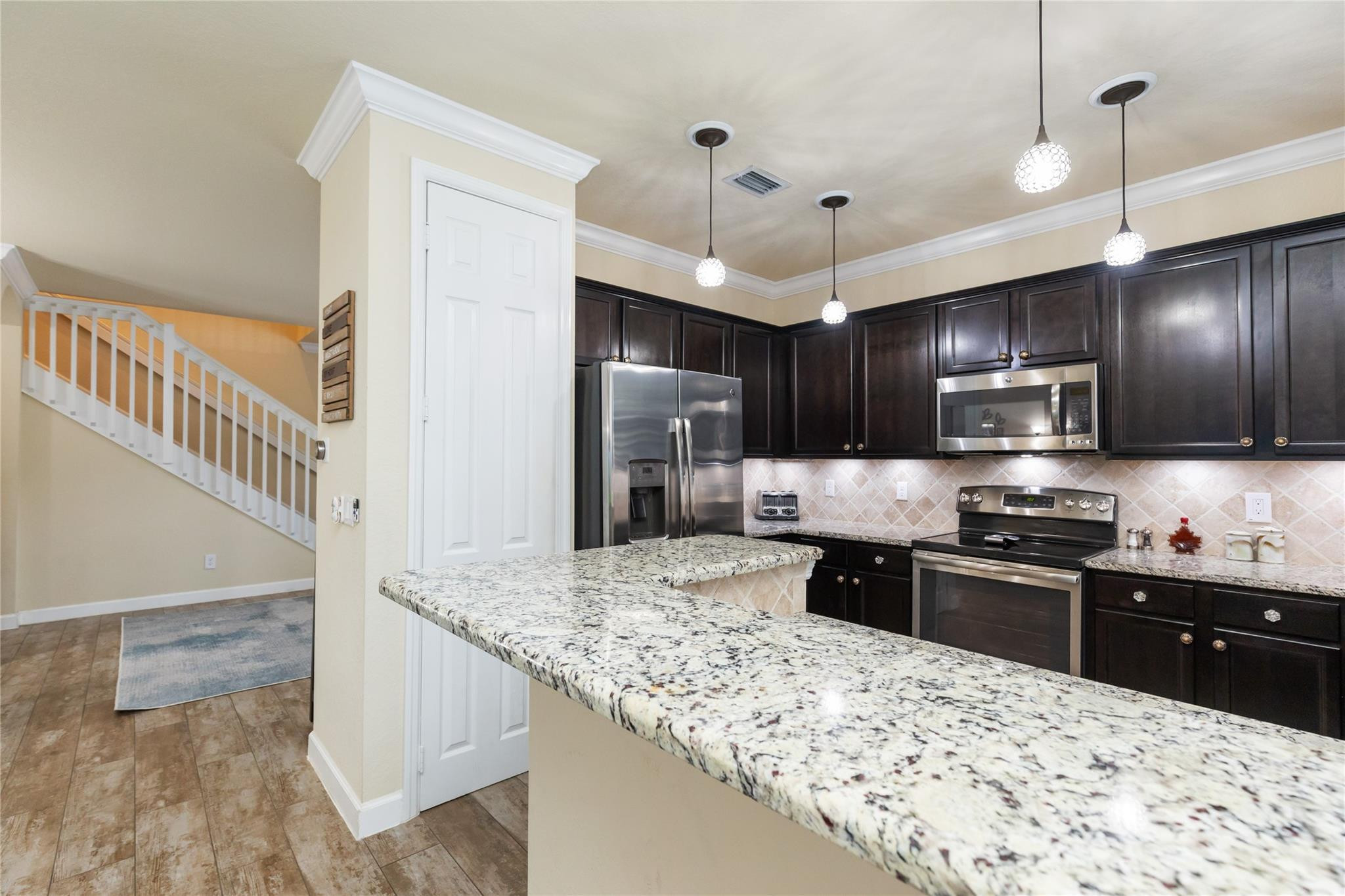 8448 Lakeview Trail