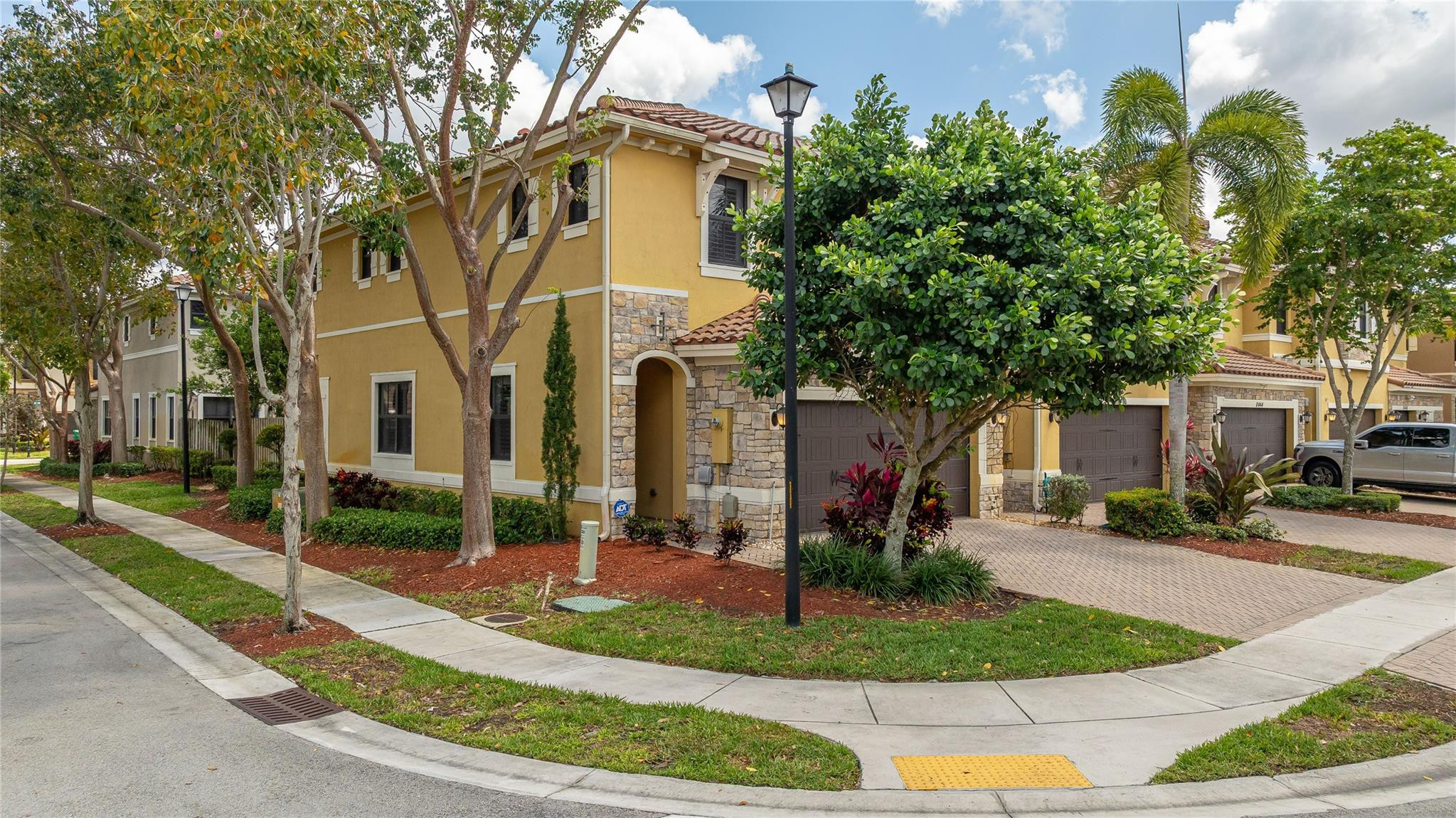 8448 Lakeview Trail