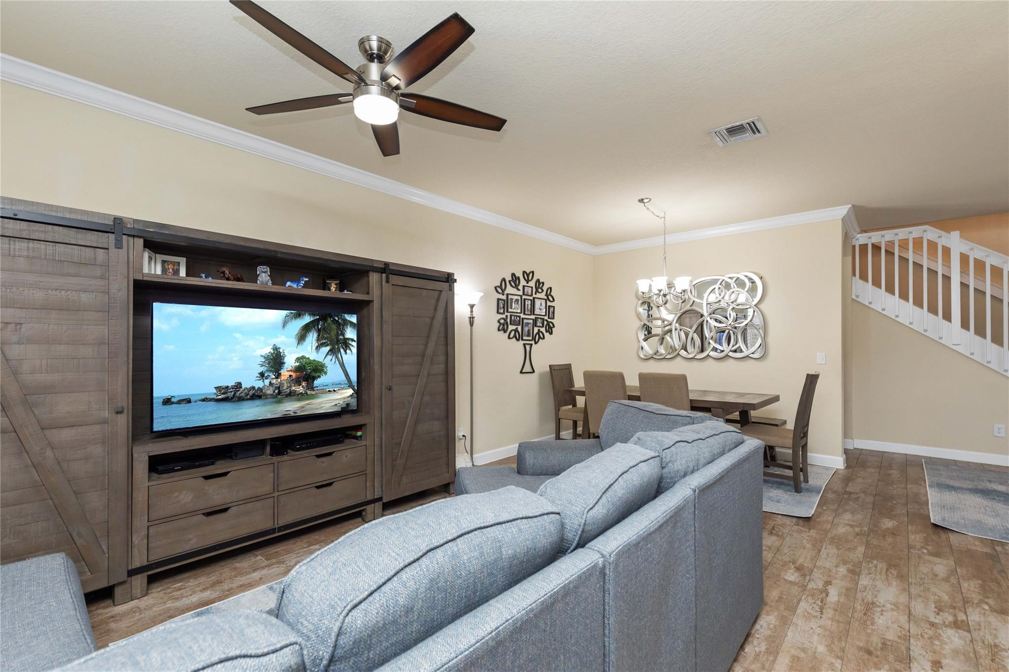 8448 Lakeview Trail