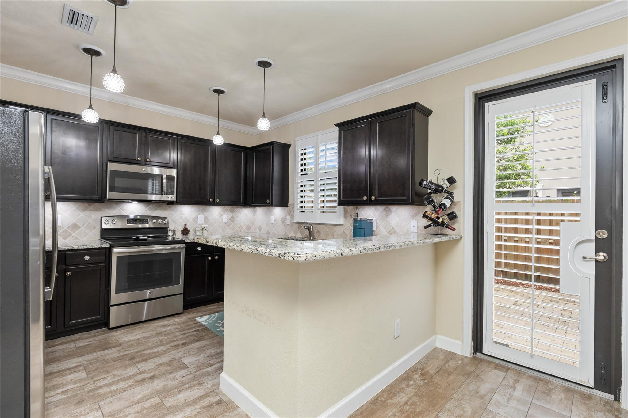 8448 Lakeview Trail