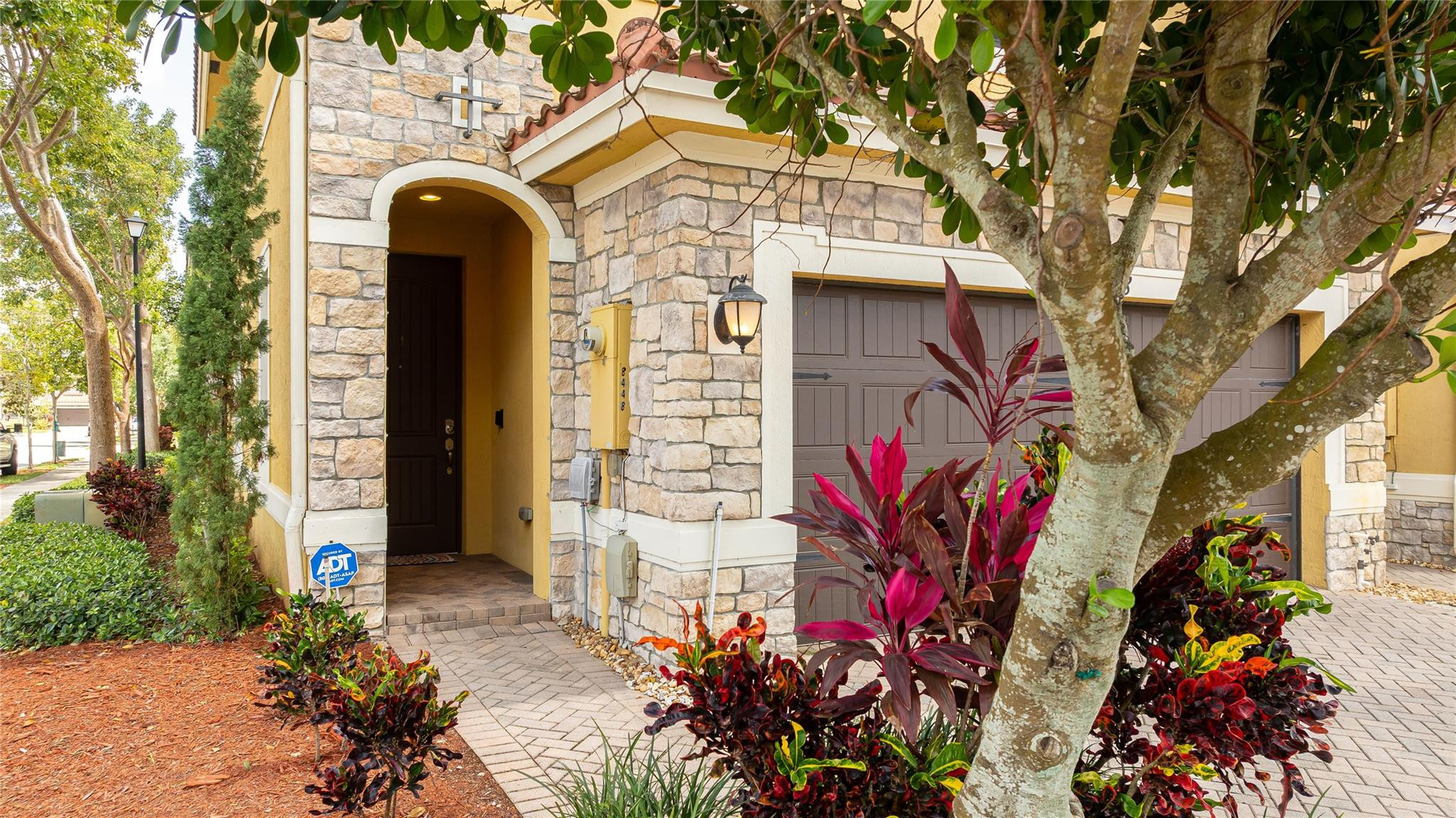 8448 Lakeview Trail