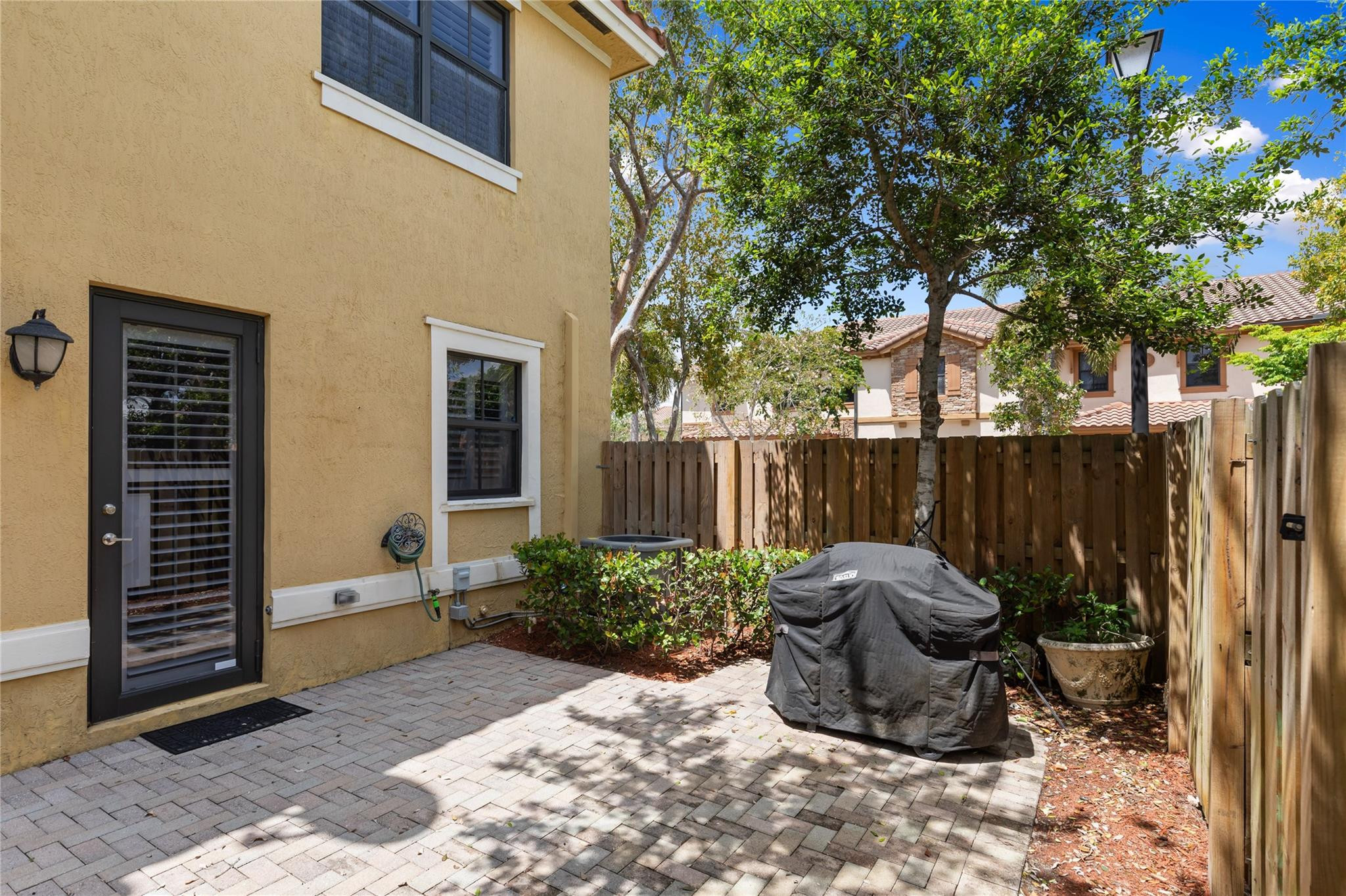 8448 Lakeview Trail