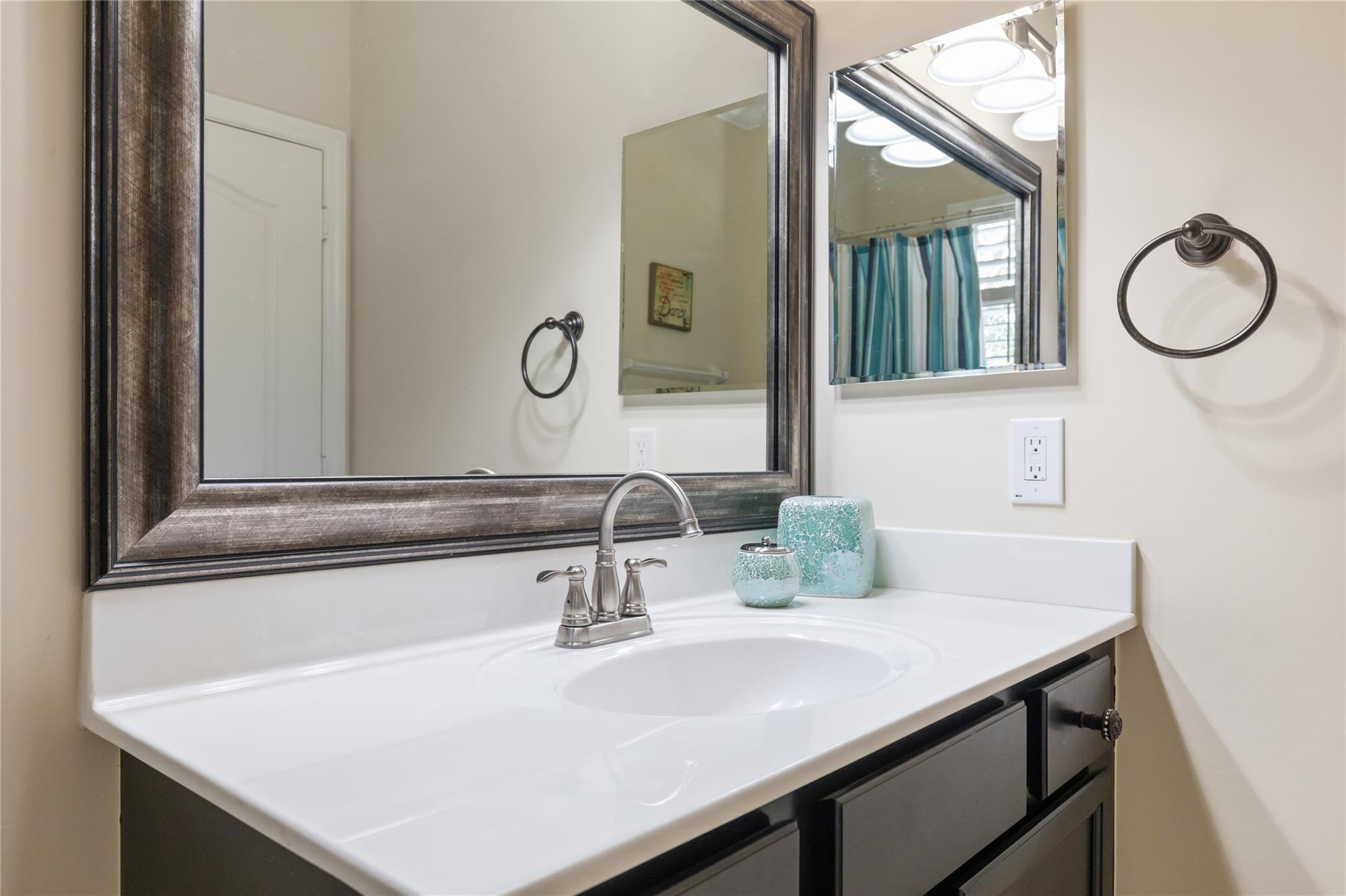 8448 Lakeview Trail
