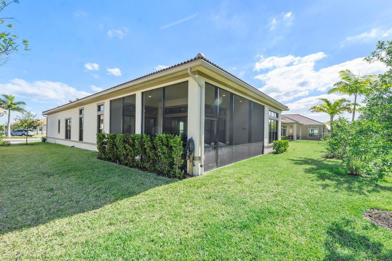 11990 Leon Circle
