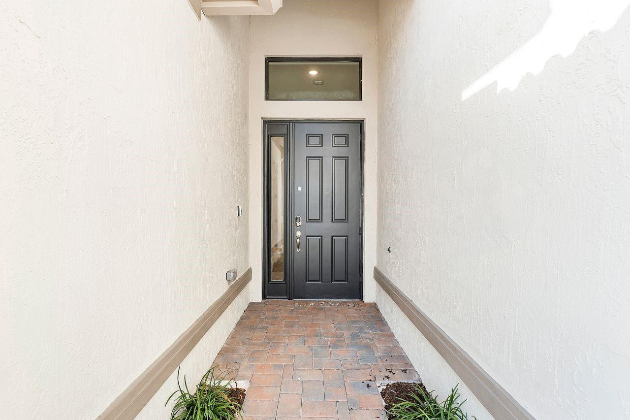 11990 Leon Circle