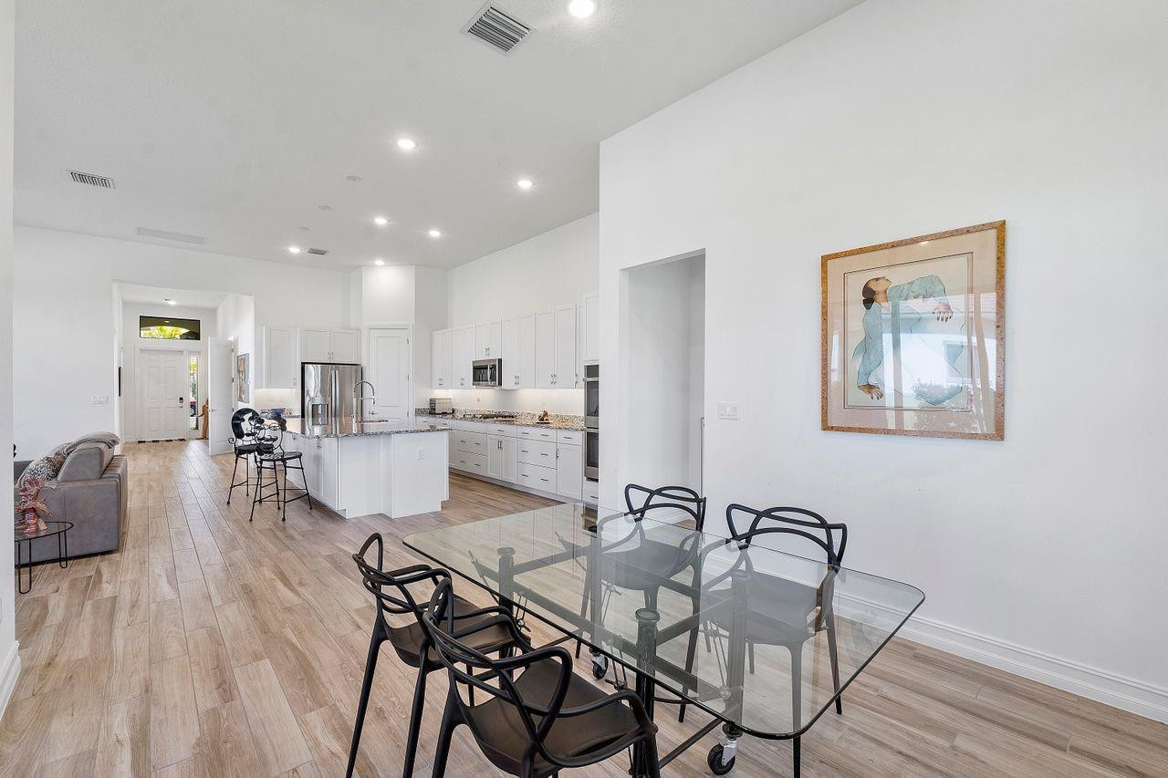 11990 Leon Circle