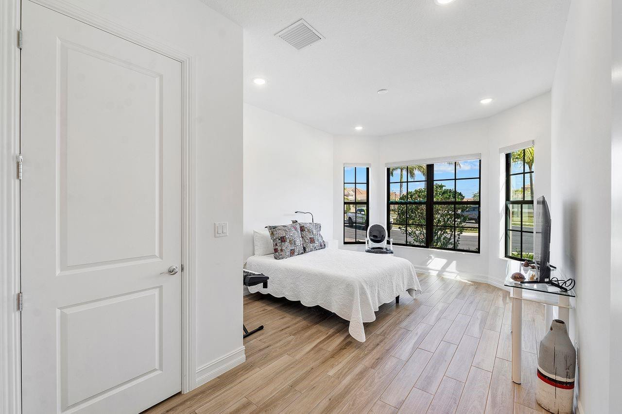 11990 Leon Circle