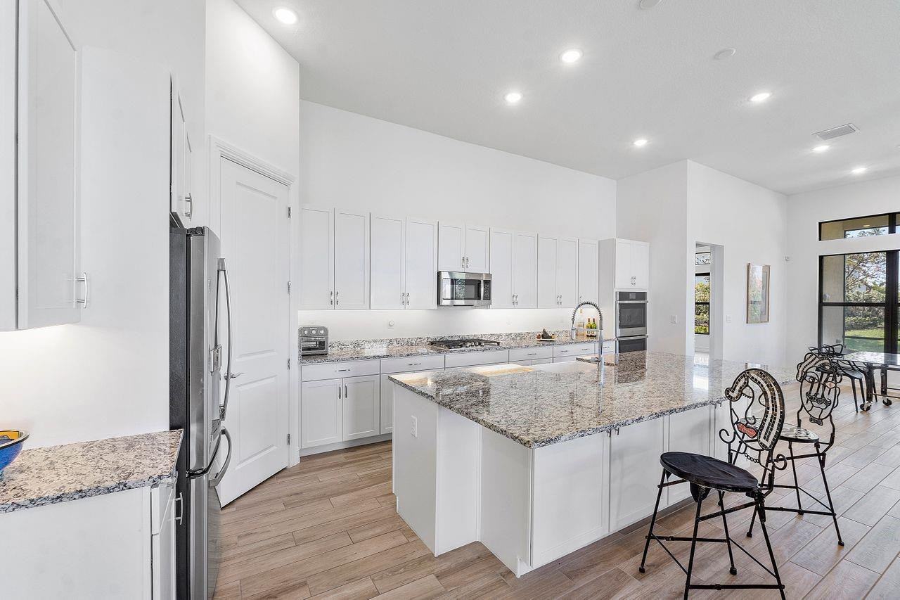 11990 Leon Circle