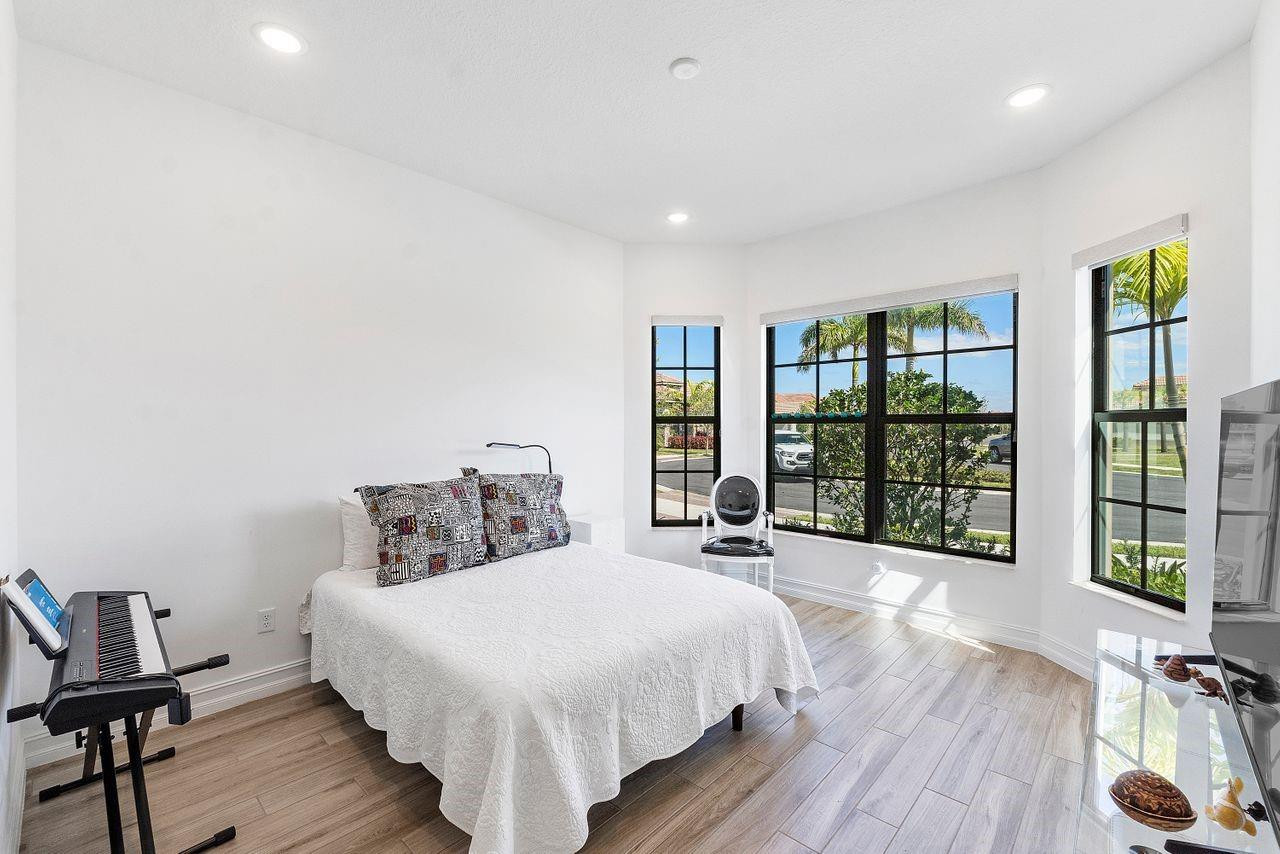 11990 Leon Circle