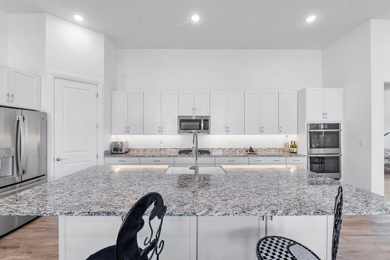 11990 Leon Circle