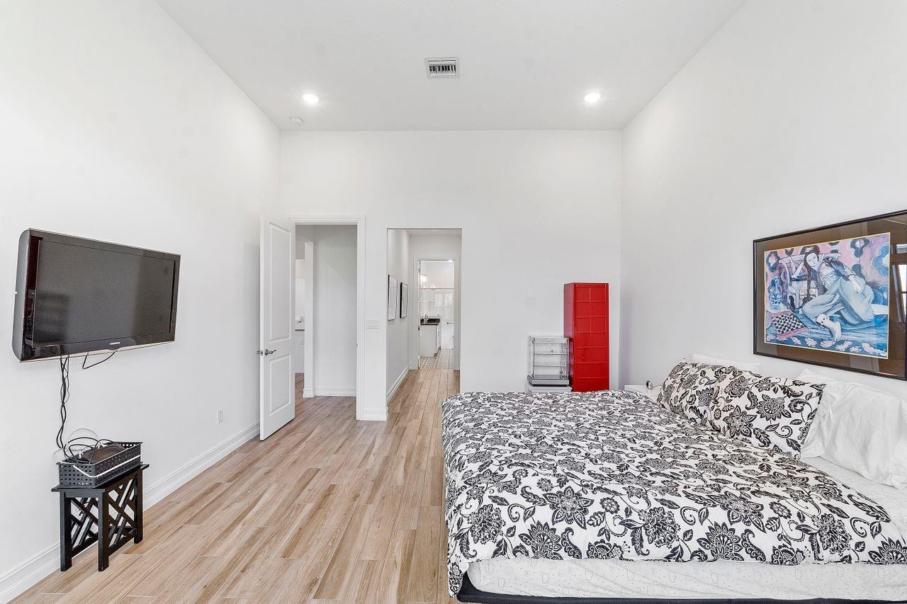 11990 Leon Circle