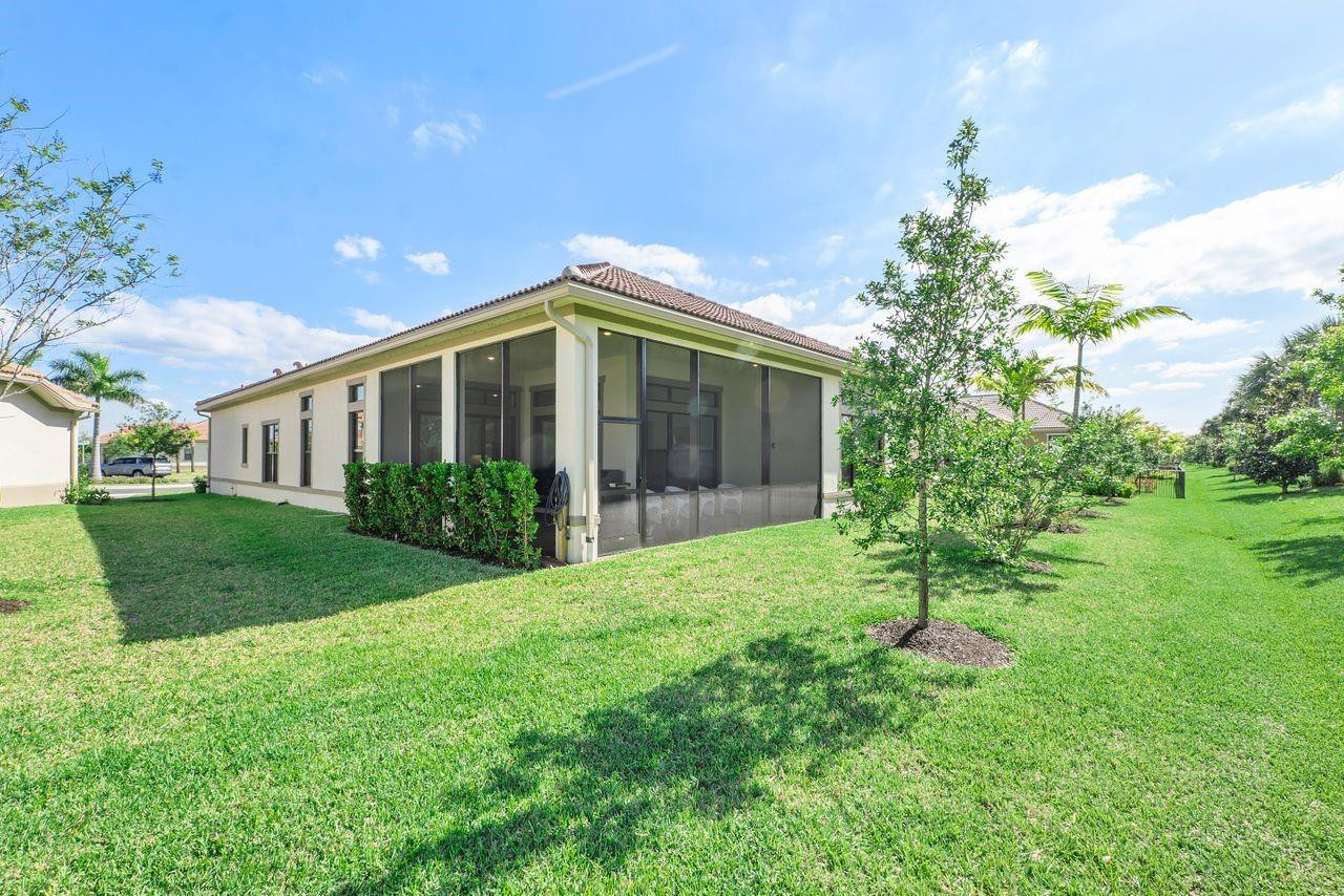 11990 Leon Circle