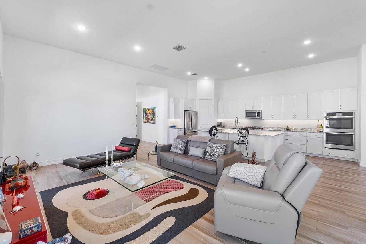 11990 Leon Circle