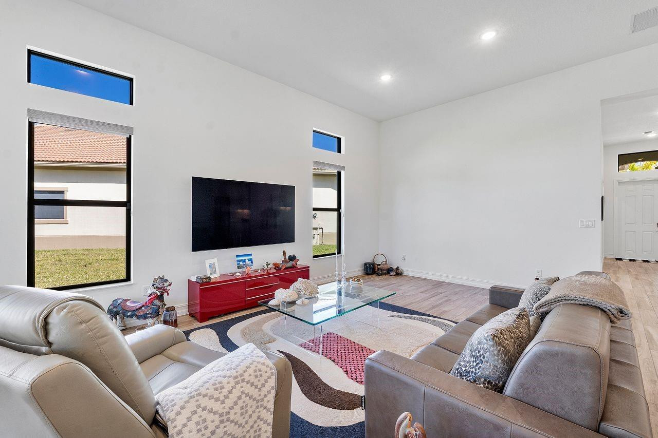 11990 Leon Circle