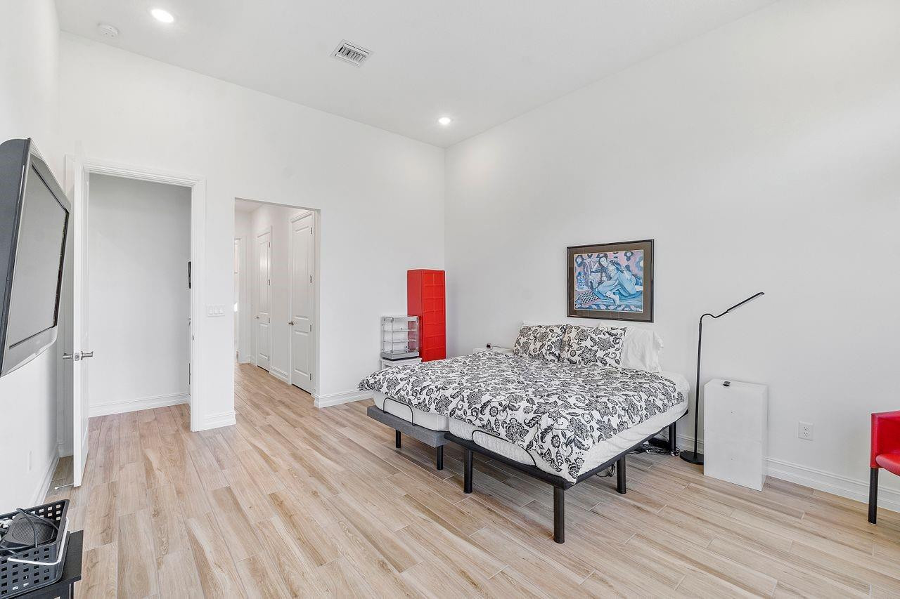11990 Leon Circle