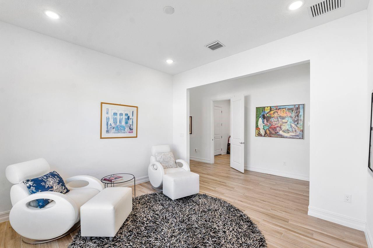 11990 Leon Circle