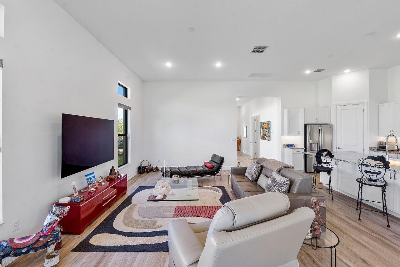 11990 Leon Circle
