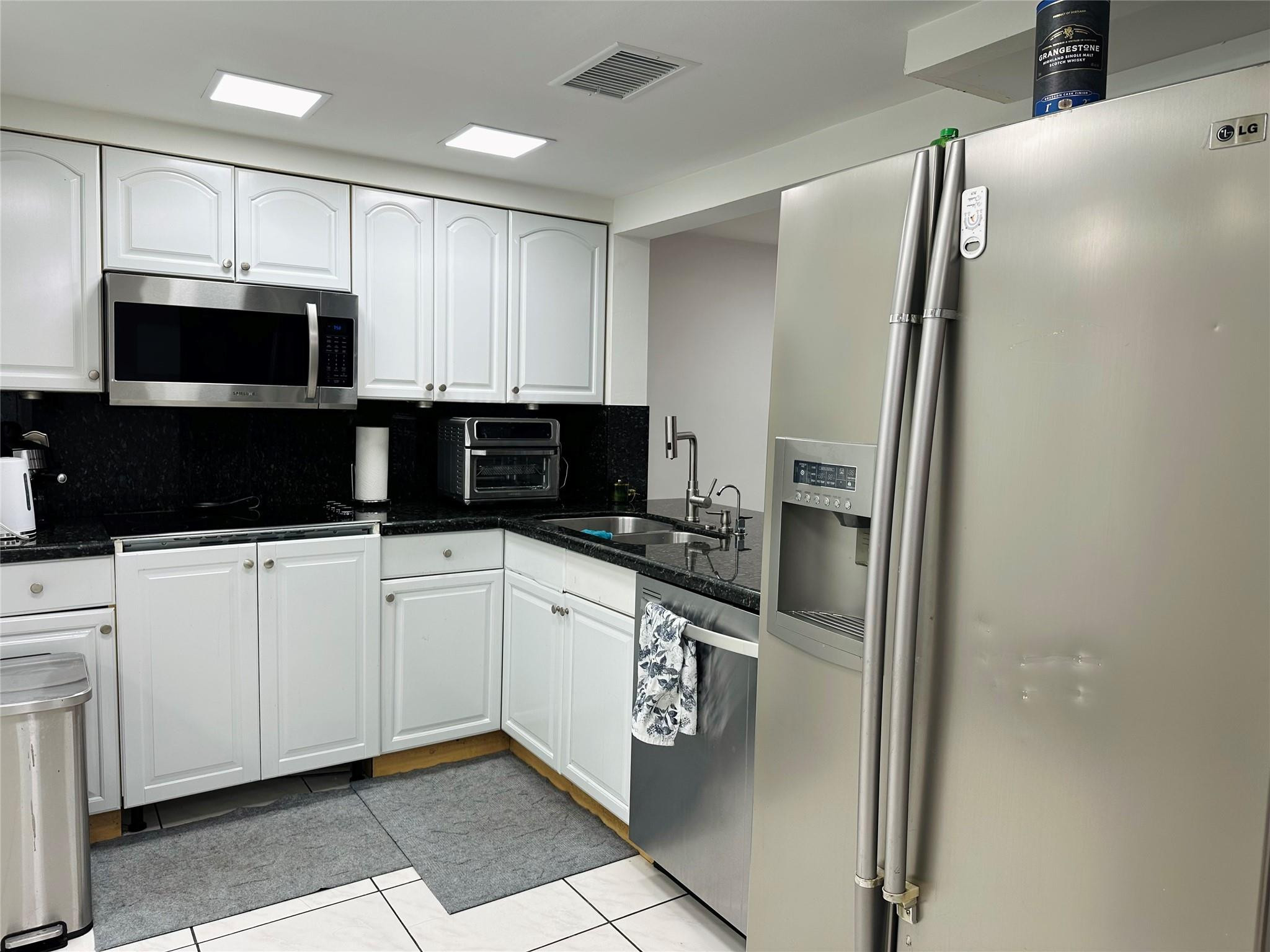 8929 Springtree Lakes Drive