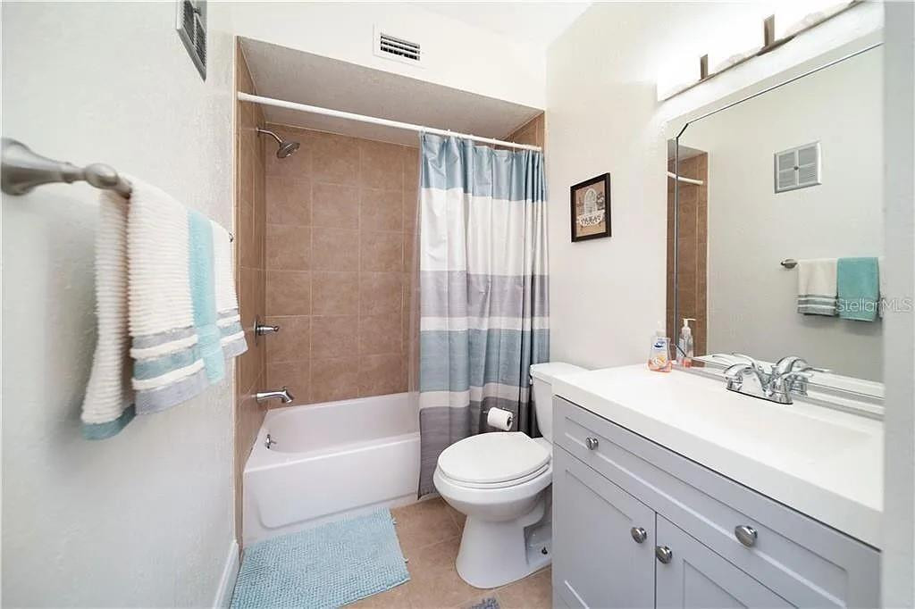 8929 Springtree Lakes Drive