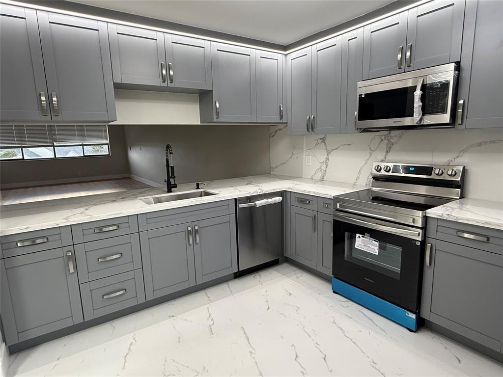 8020 Hampton 506