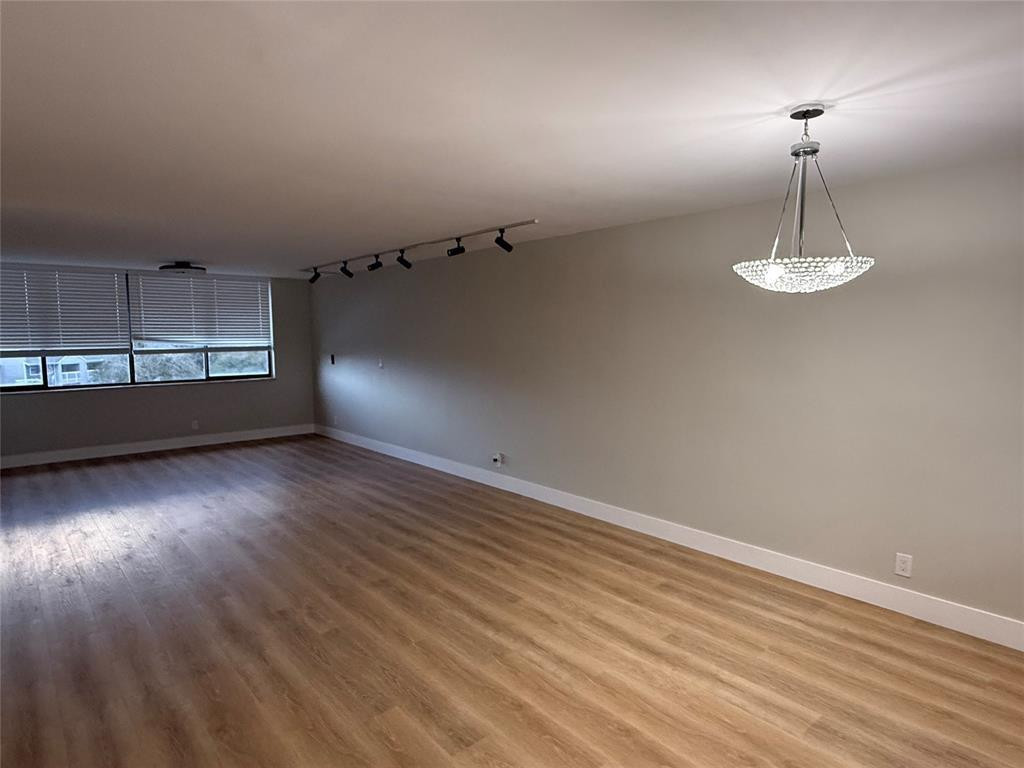 8020 Hampton 506