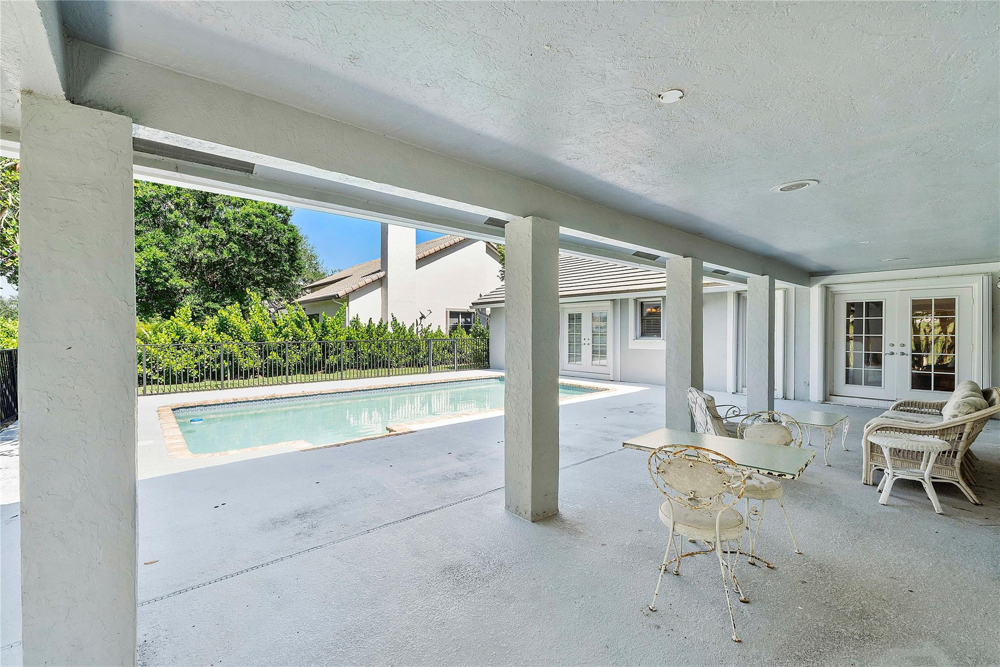 1963 Hartford Way