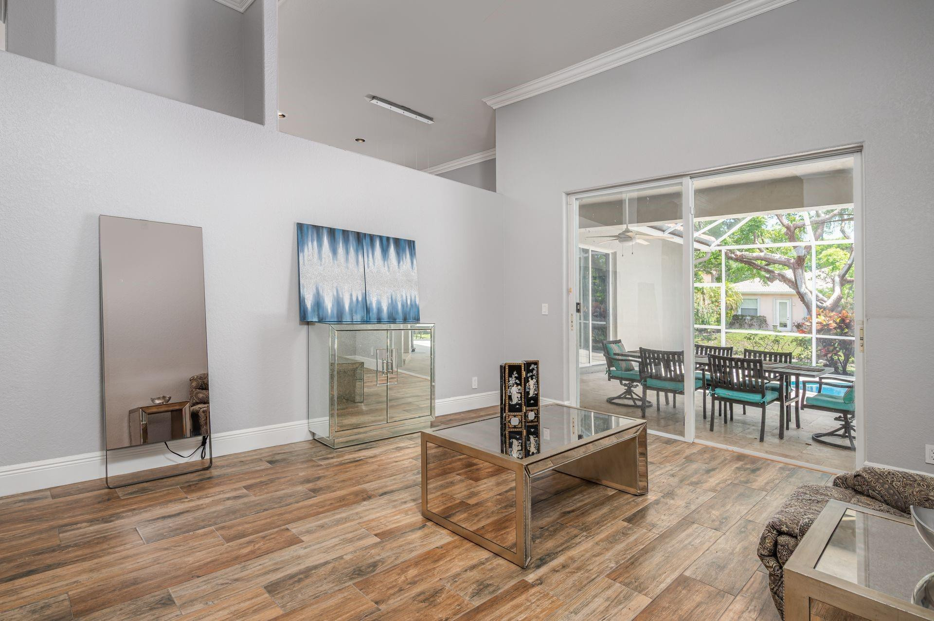 4927 NW 58th Avenue