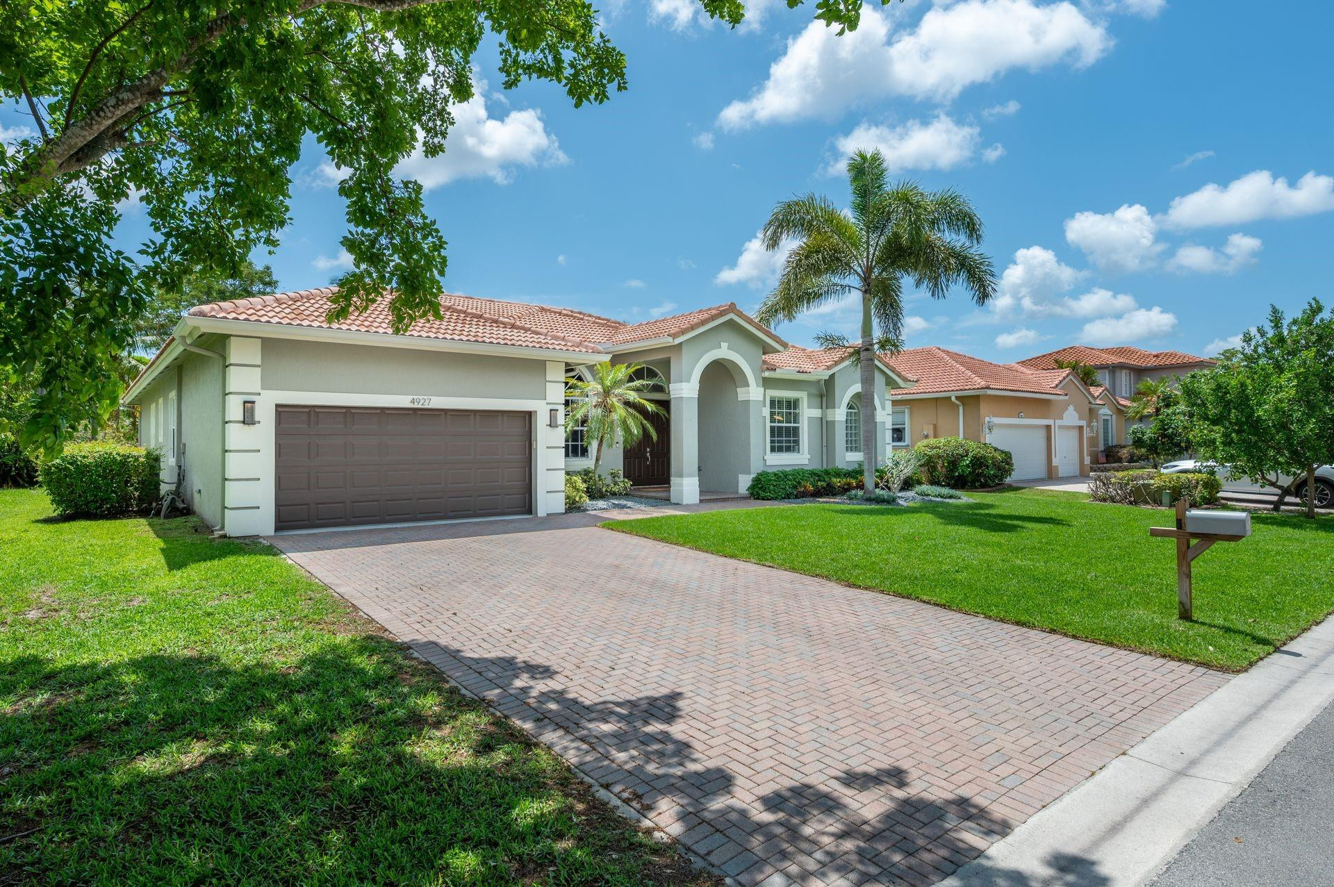 4927 NW 58th Avenue