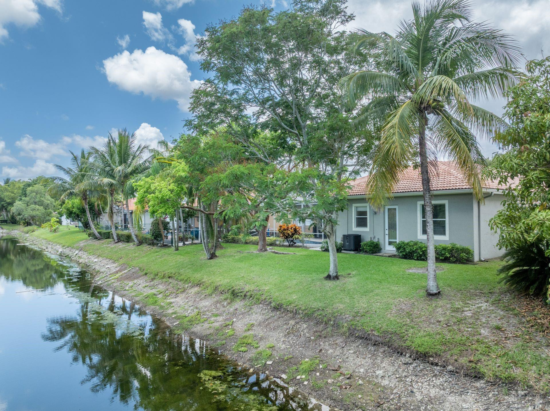 4927 NW 58th Avenue