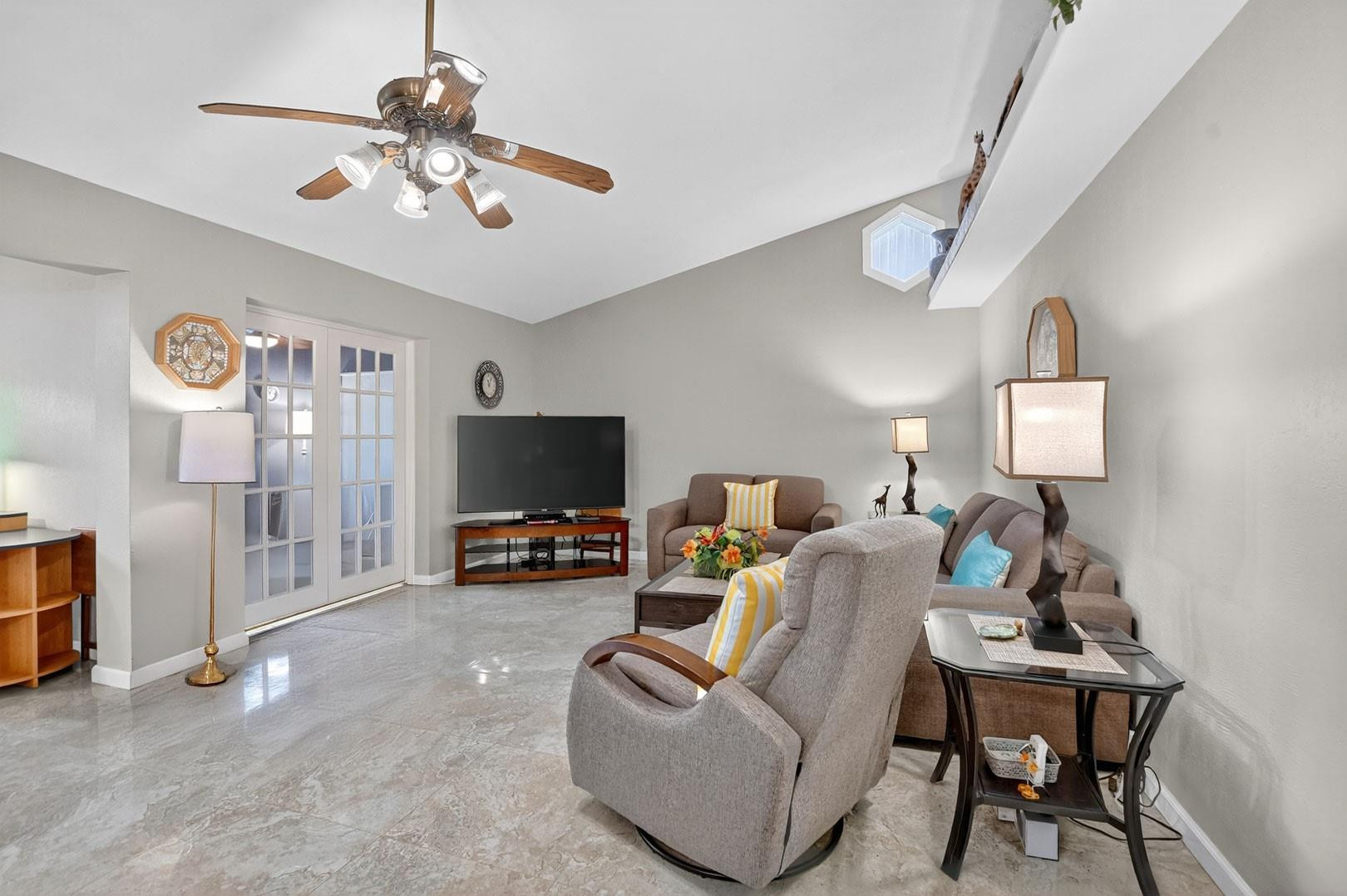 2053 SW 15th Place