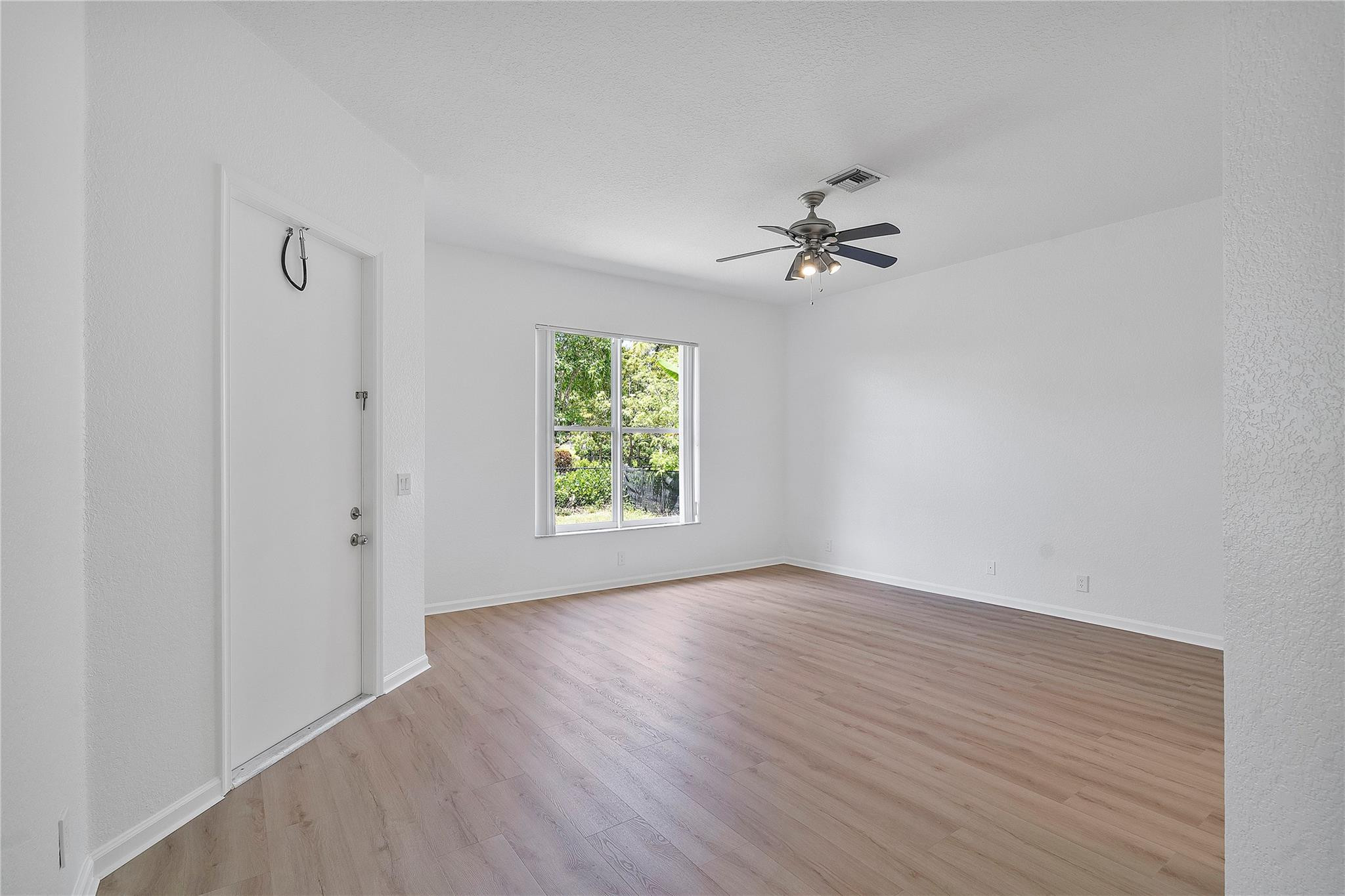 11517 NW 49th Court