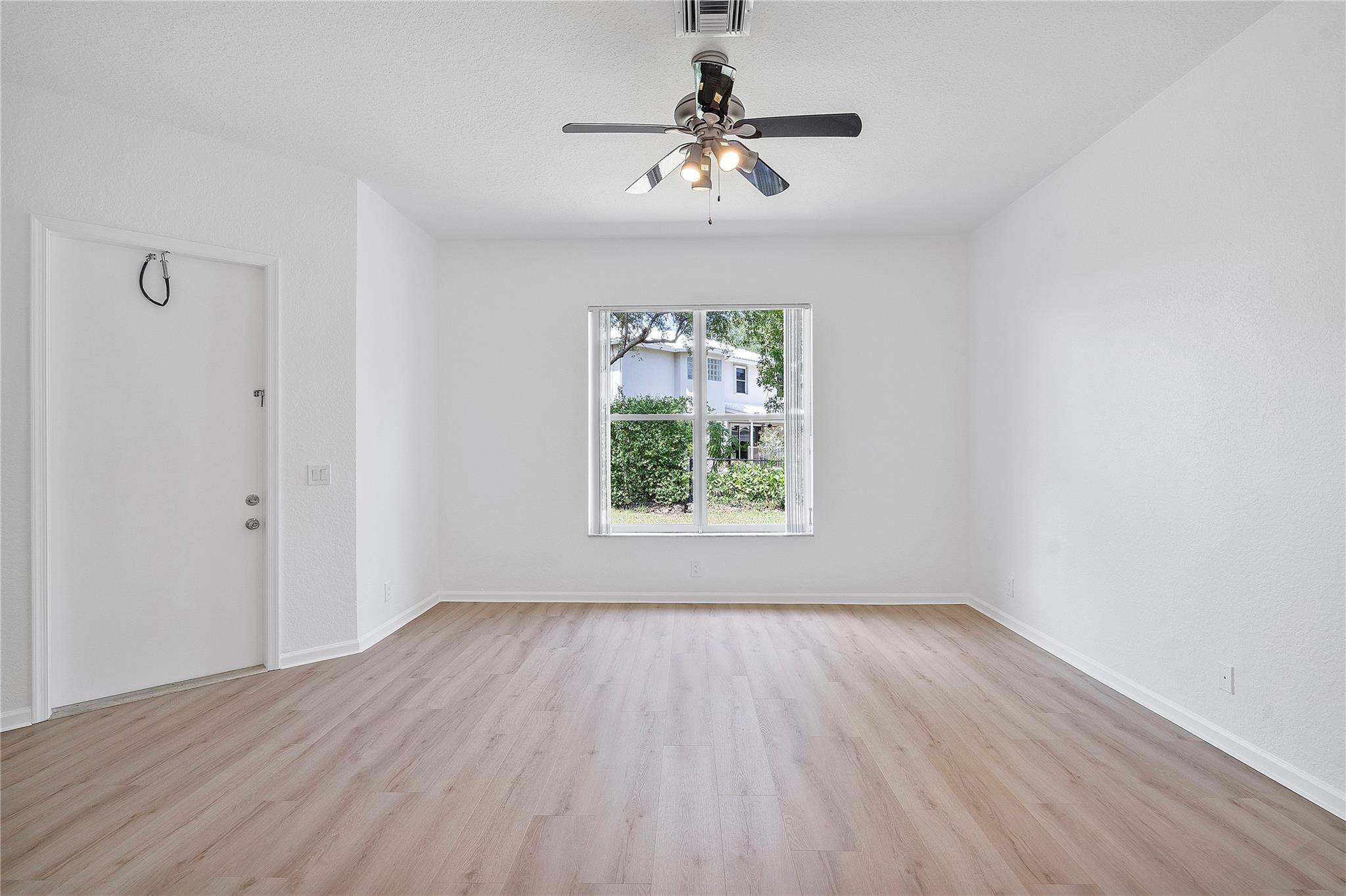 11517 NW 49th Court