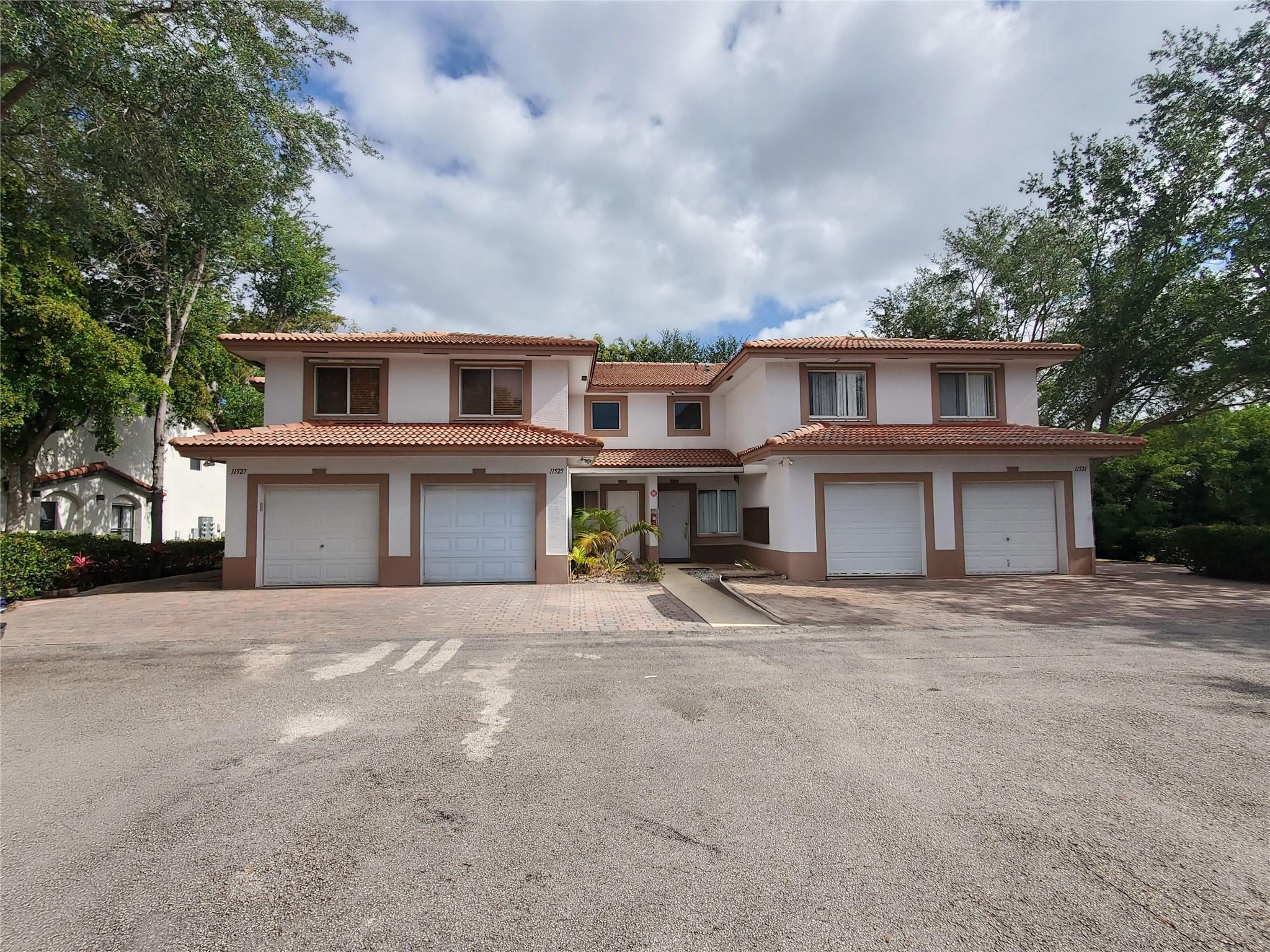 11527 Royal Palm Boulevard