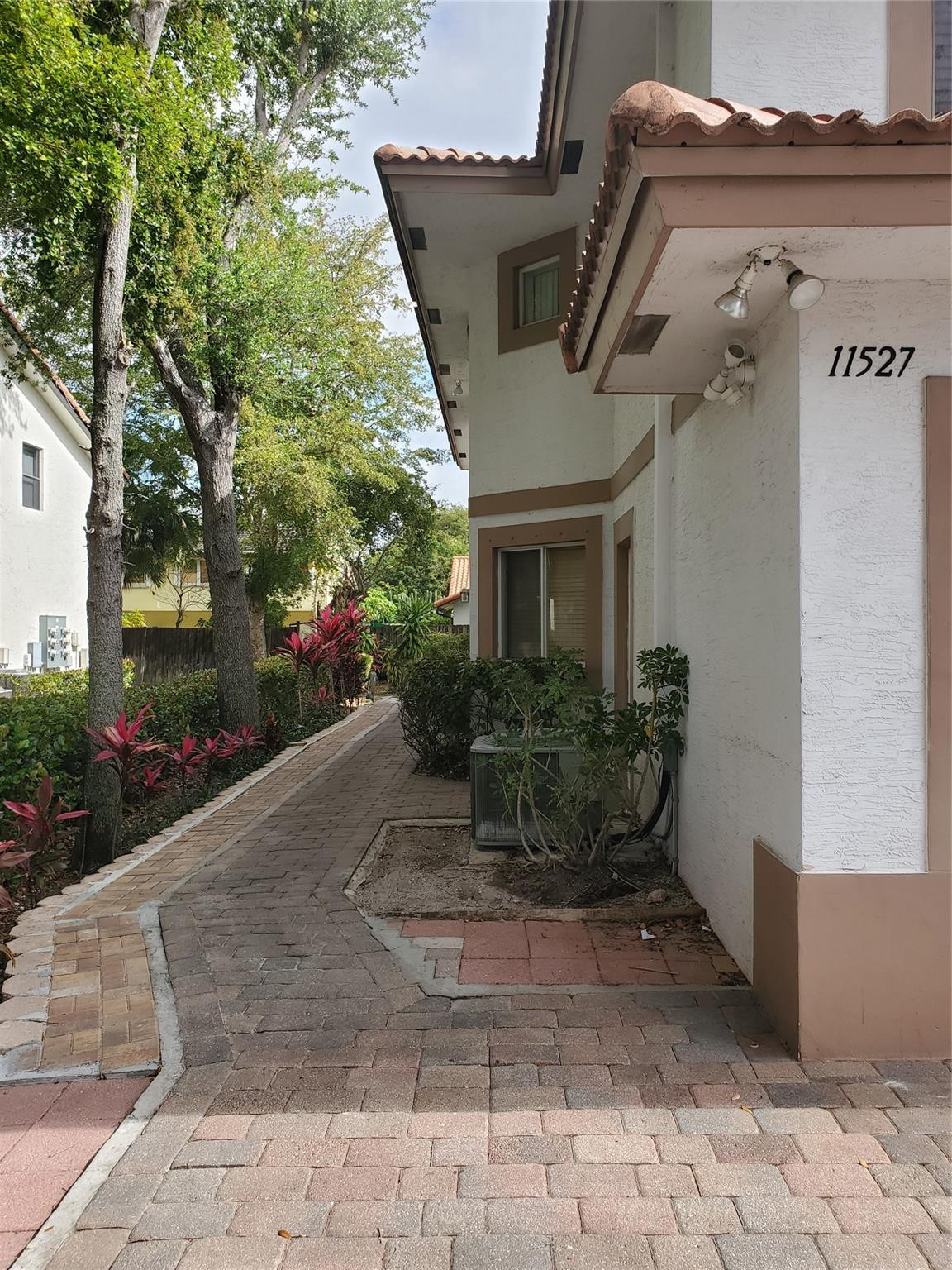 11527 Royal Palm Boulevard