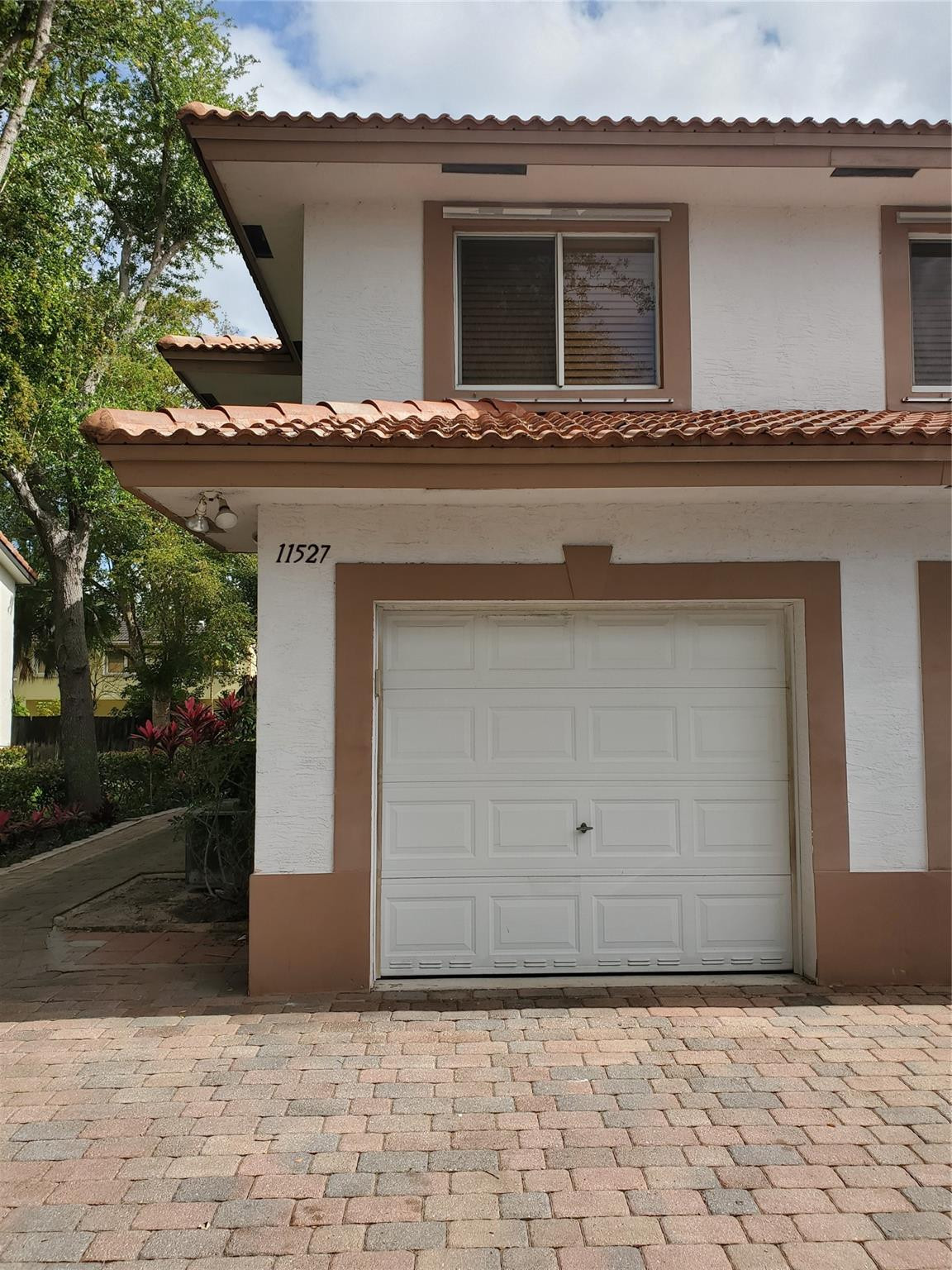 11527 Royal Palm Boulevard
