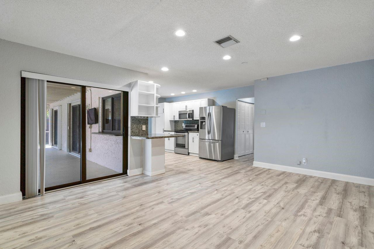 8477 NW 27th Drive