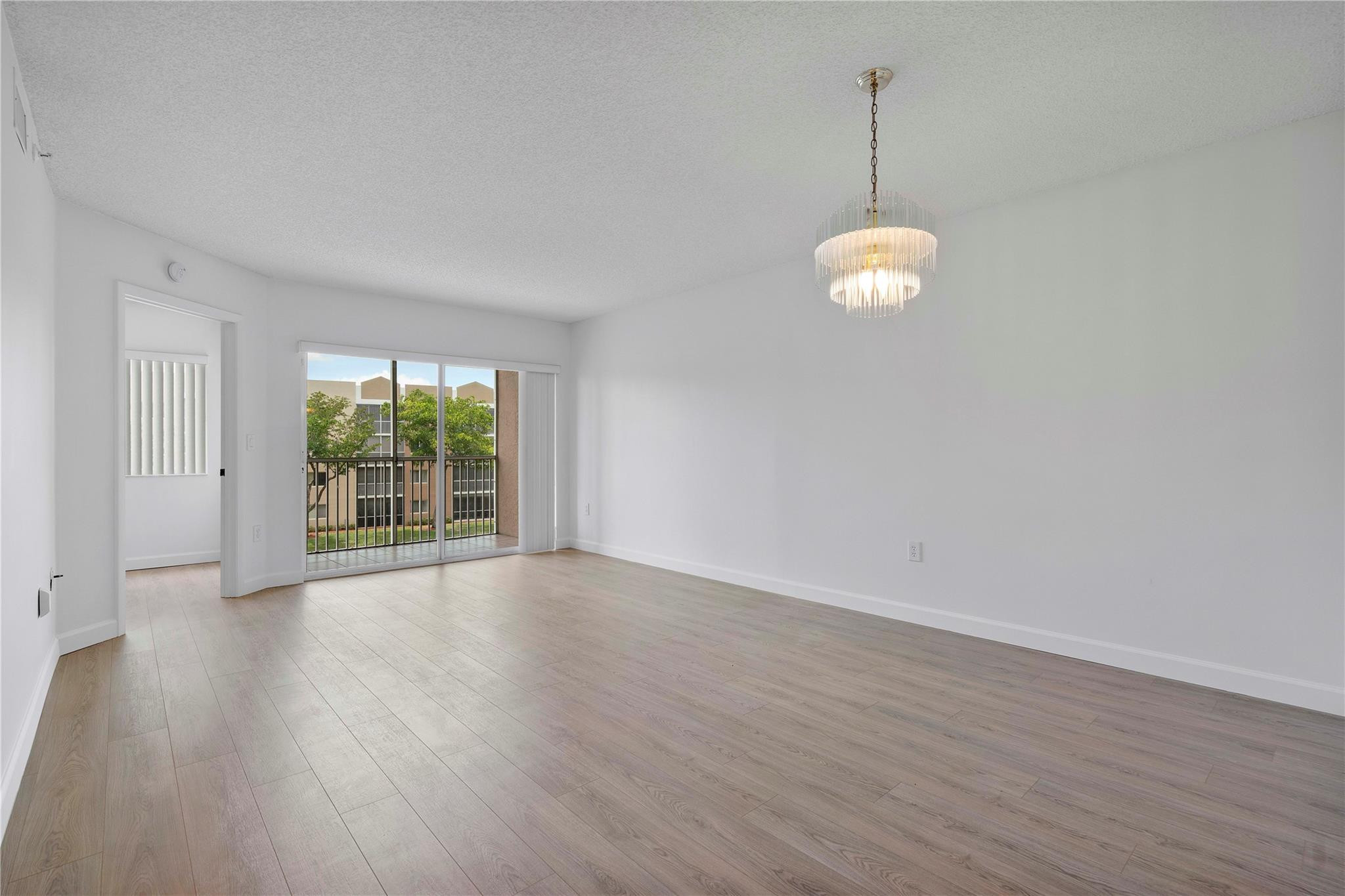 9537 Weldon Circle i309