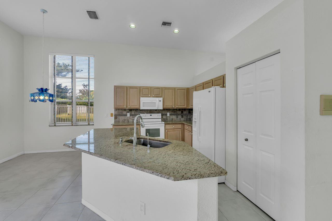 7665 NW 71st Terrace