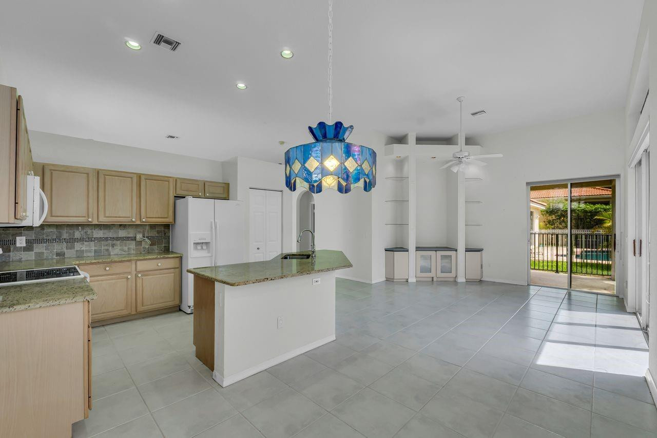 7665 NW 71st Terrace