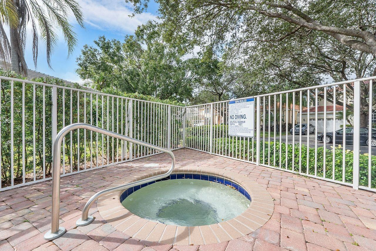 7665 NW 71st Terrace