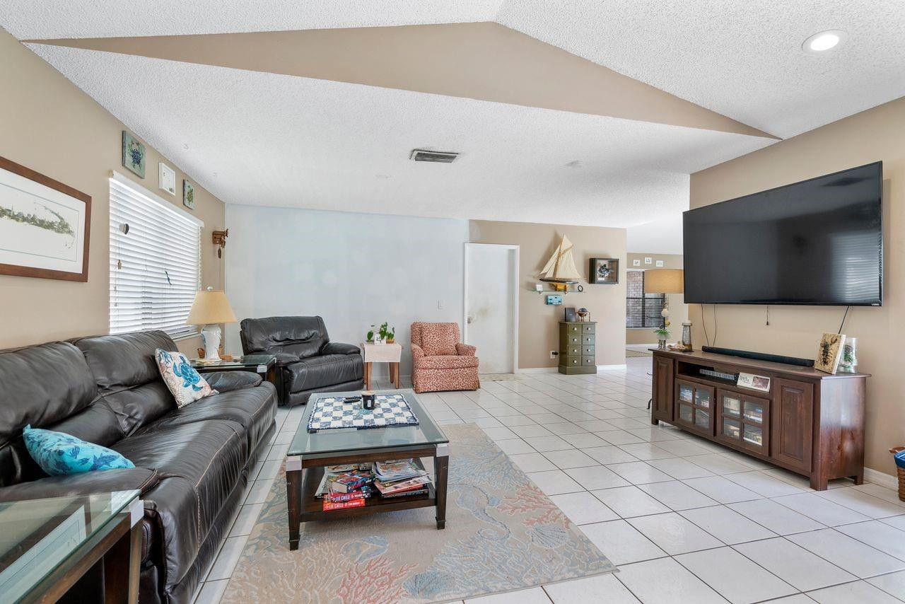 5064 NW 66th Lane