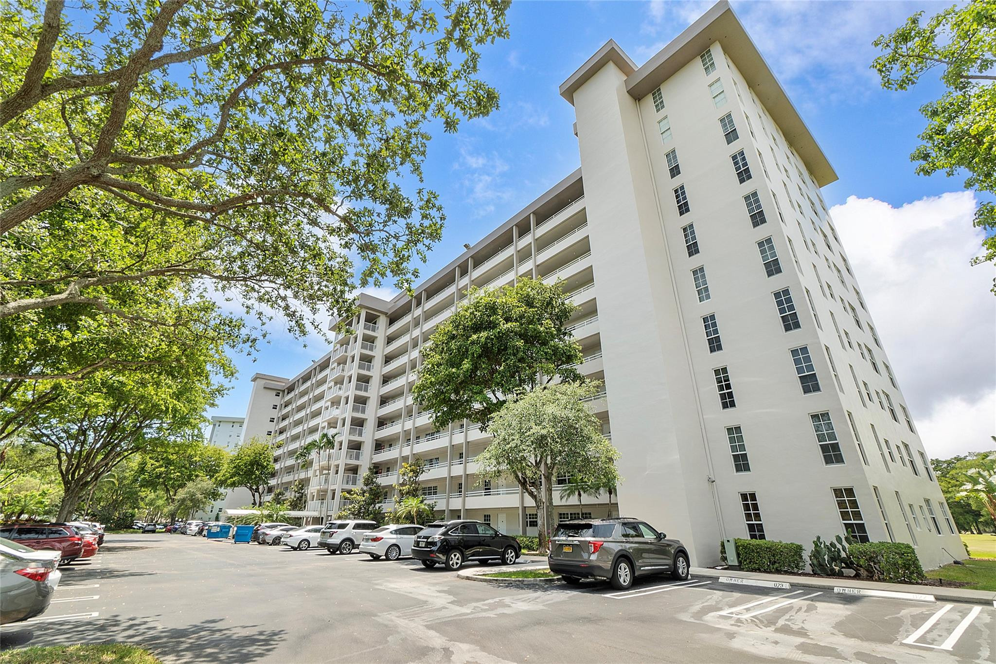 605 Oaks Drive 210